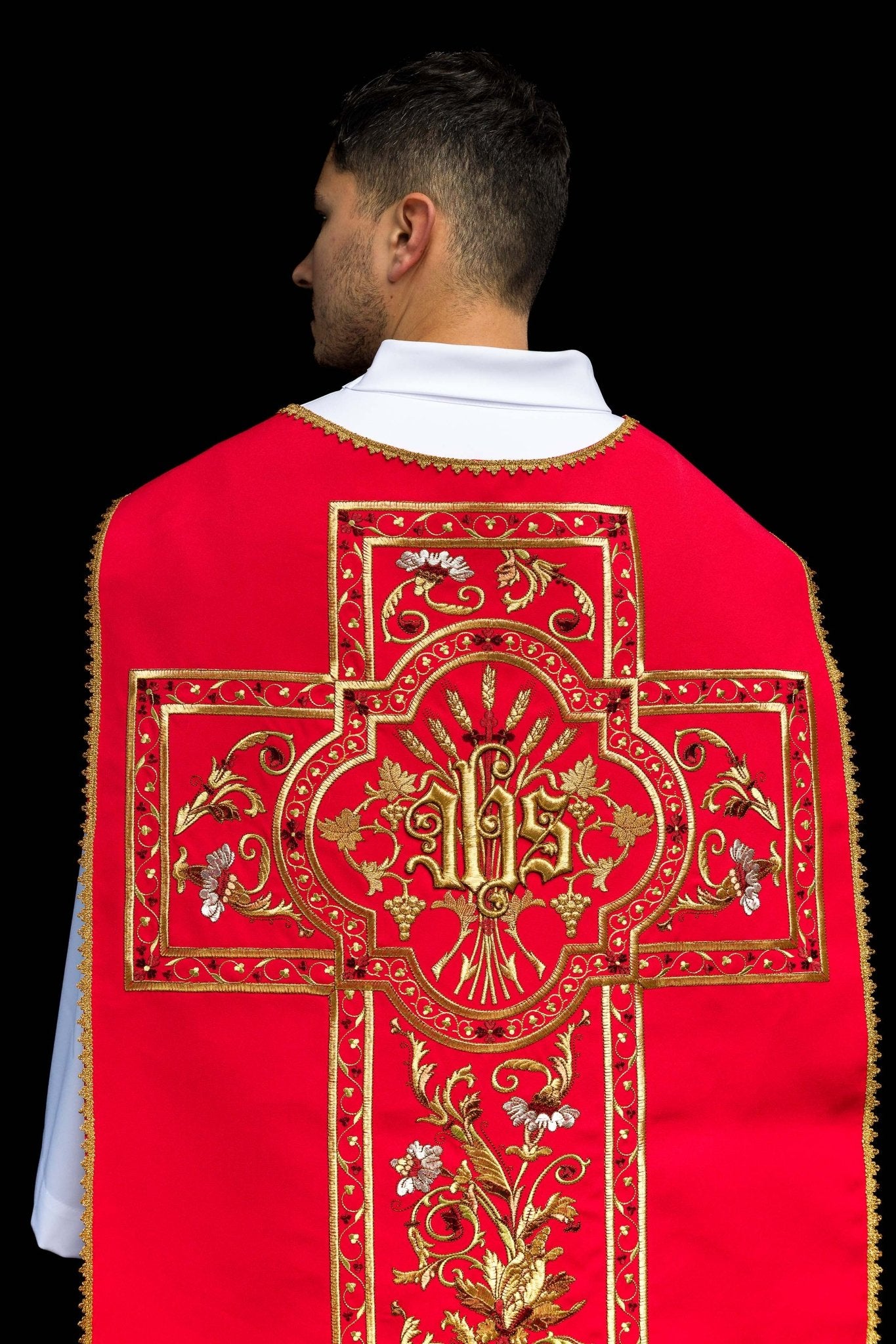 Red Roman Chasuble embroidered with the motif of IHS KOR/200/02/01 CZERWONY - CHASUBLES.COM