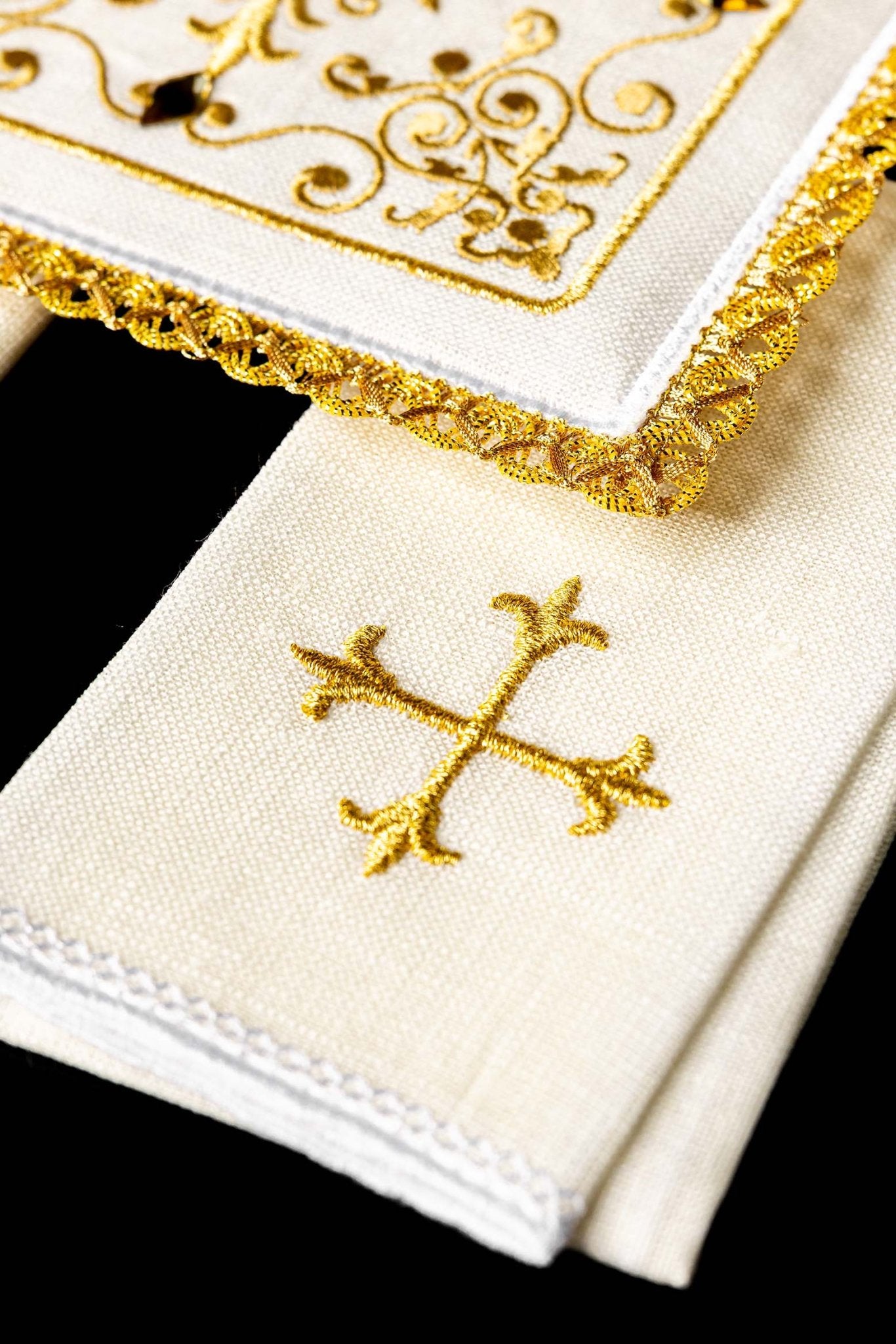 Richly decorated Chalice Linen Set with cross embroidery S-5013 - CHASUBLES.COM