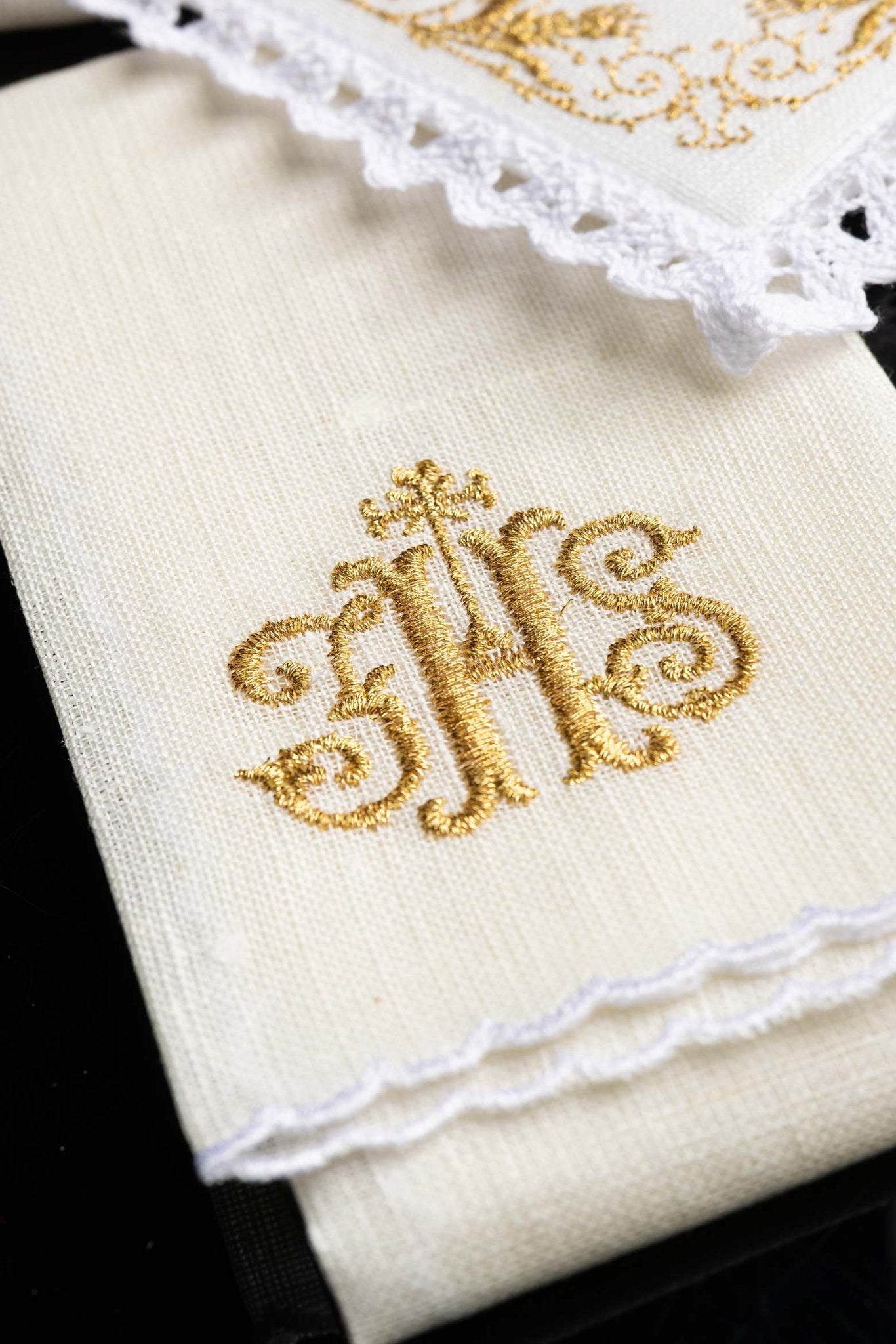 Richly decorated linen chalices set linen IHS KKL/049 - CHASUBLES.COM