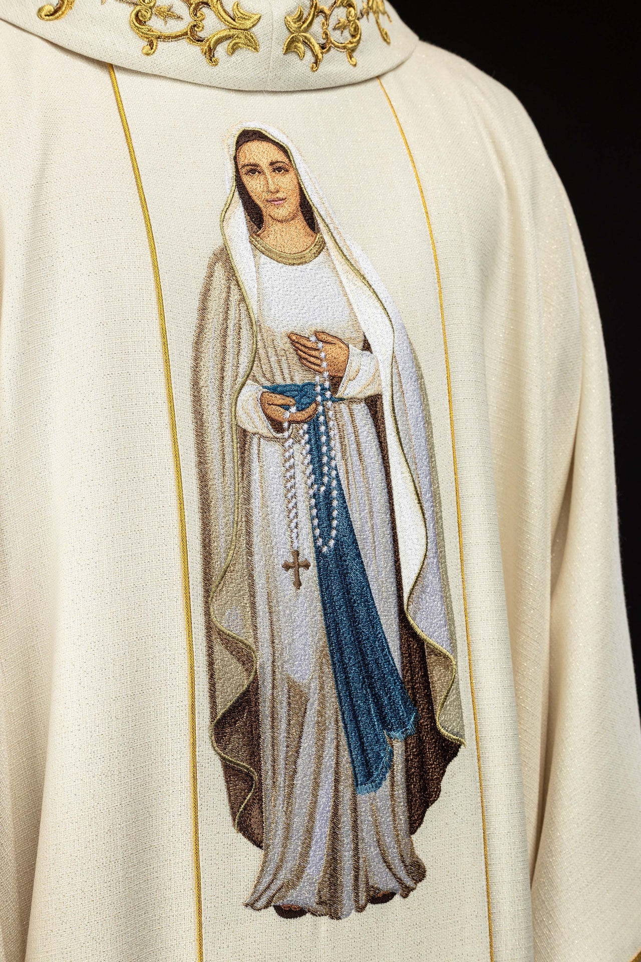 Richly embroidered chasuble with the image of Our Lady of the Rosary KOW2/045/05/71 - CHASUBLES.COM