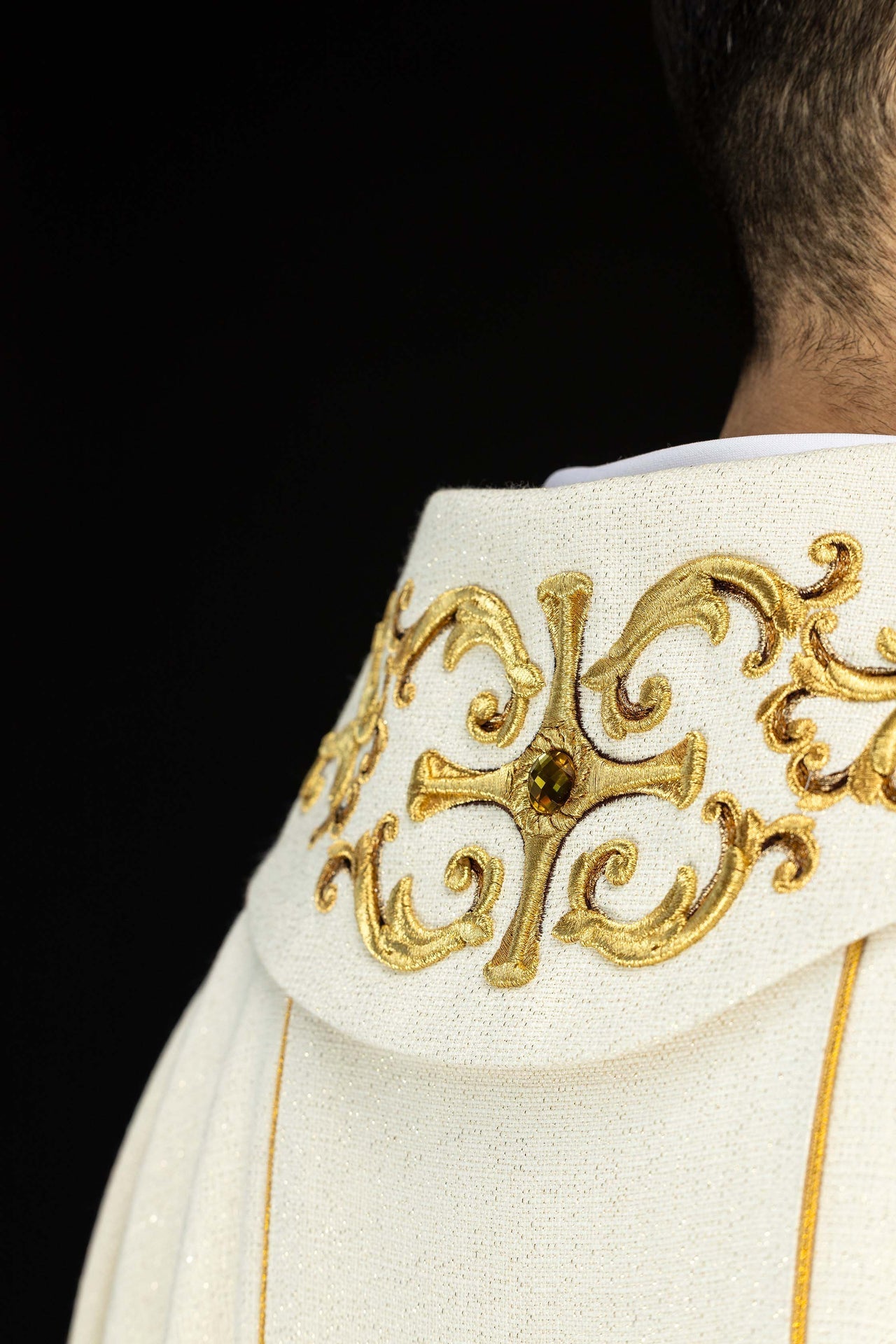 Richly embroidered chasuble with the image of Our Lady of the Rosary KOW2/045/05/71 - CHASUBLES.COM
