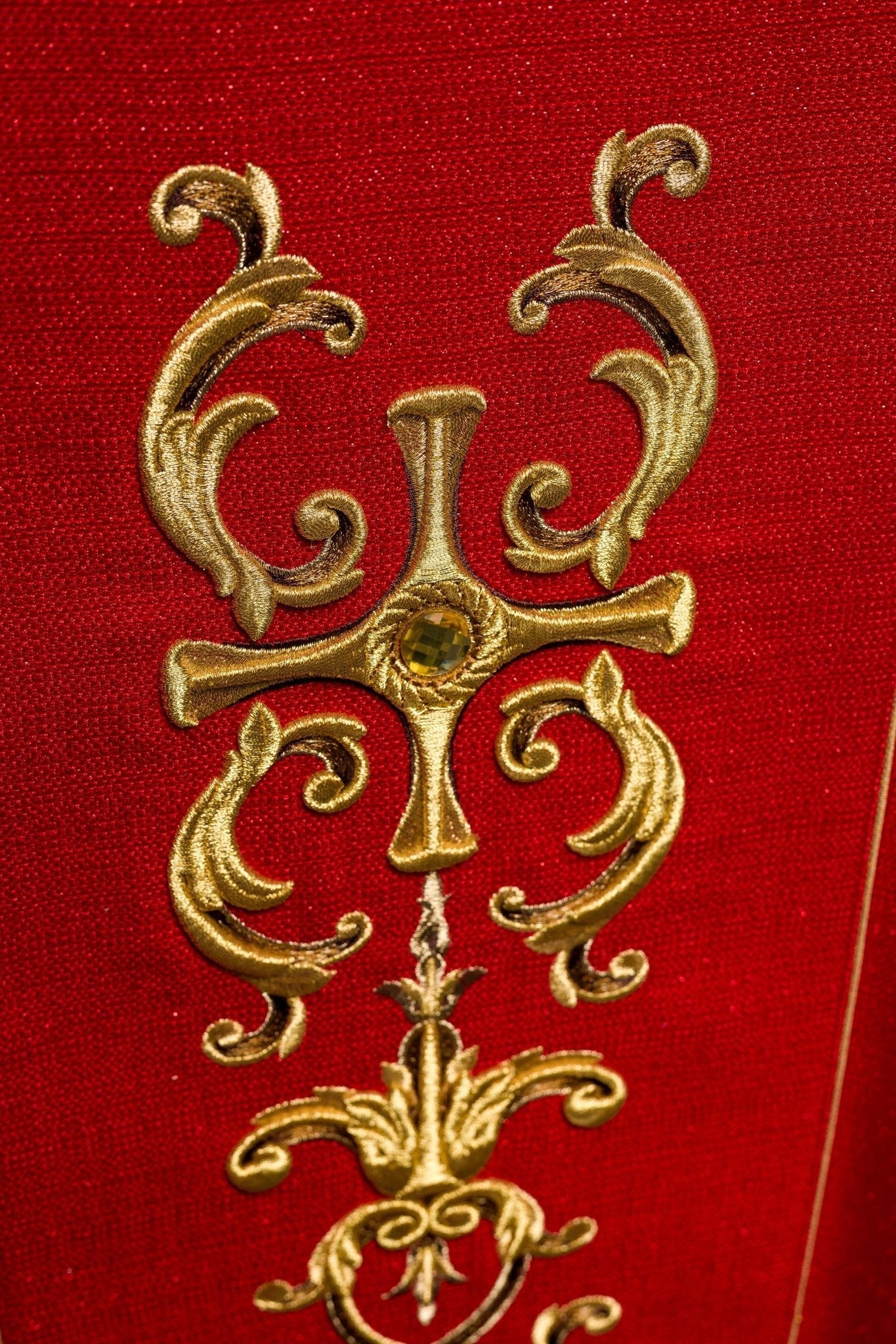 Richly embroidered chasuble with the image of Saint Florian KOW2/037/02/71 - HAFTINAUSA.COM