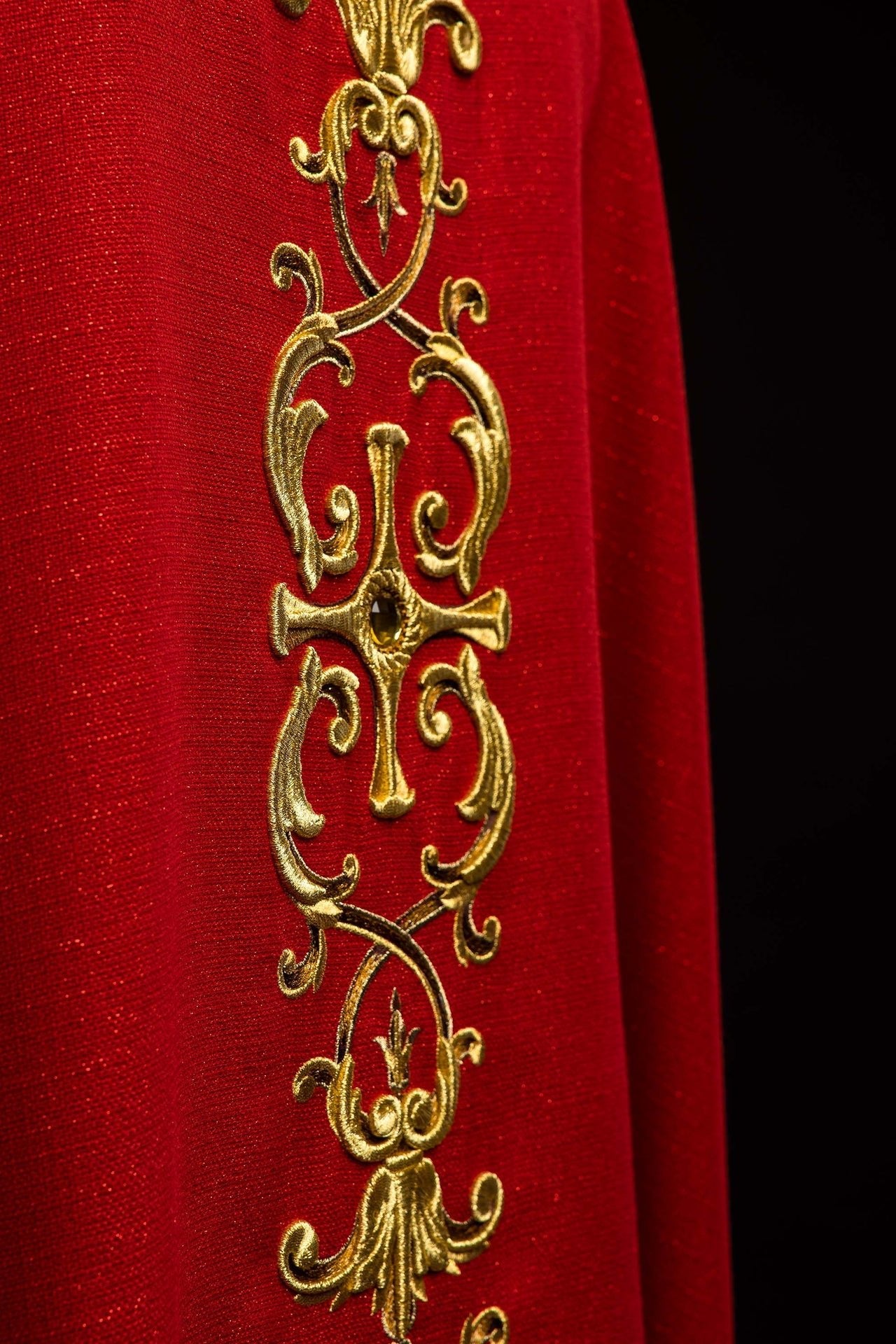 Richly embroidered chasuble with the image of Saint Paul red KOW2/039/02/71 - CHASUBLES.COM