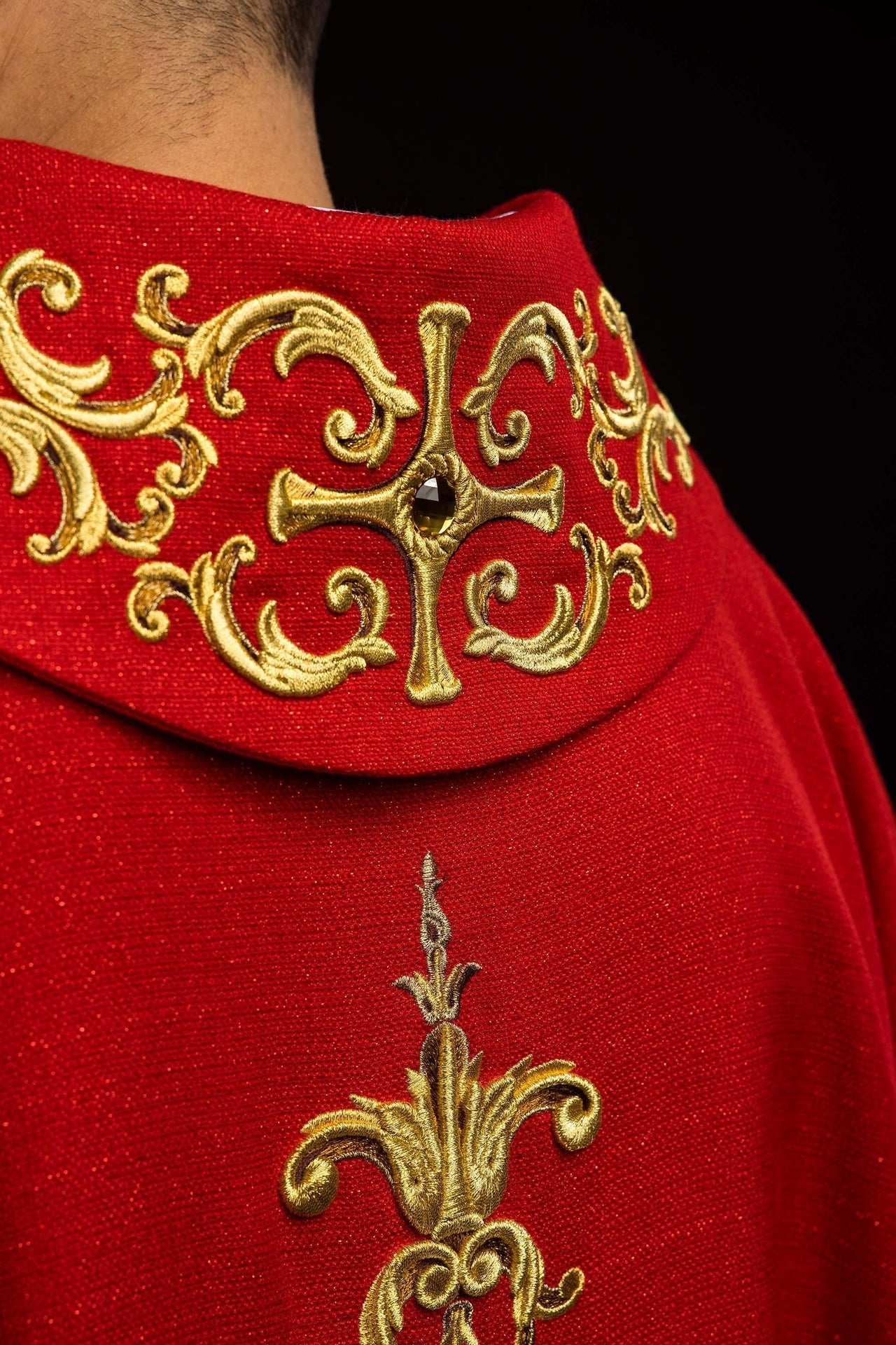 Richly embroidered chasuble with the image of Saint Peter red KOW2/040/02/71 - CHASUBLES.COM