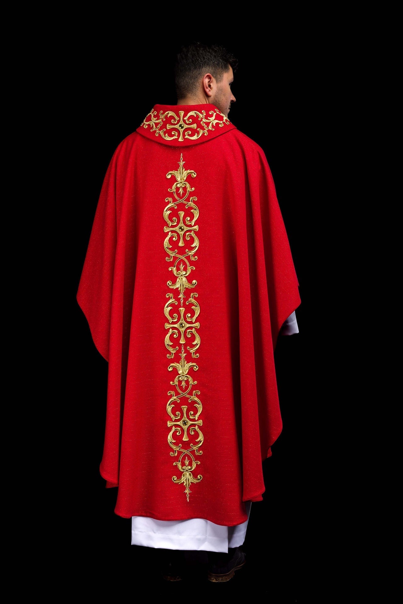 Richly embroidered chasuble with the image of Saint Peter red KOW2/040/02/71 - CHASUBLES.COM