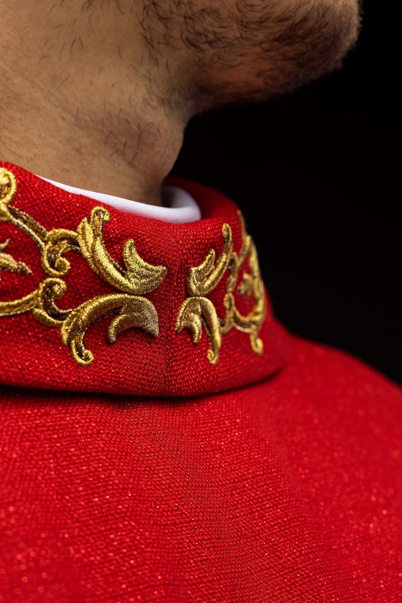 Richly embroidered chasuble with the image of Saint Peter red KOW2/040/02/71 - CHASUBLES.COM