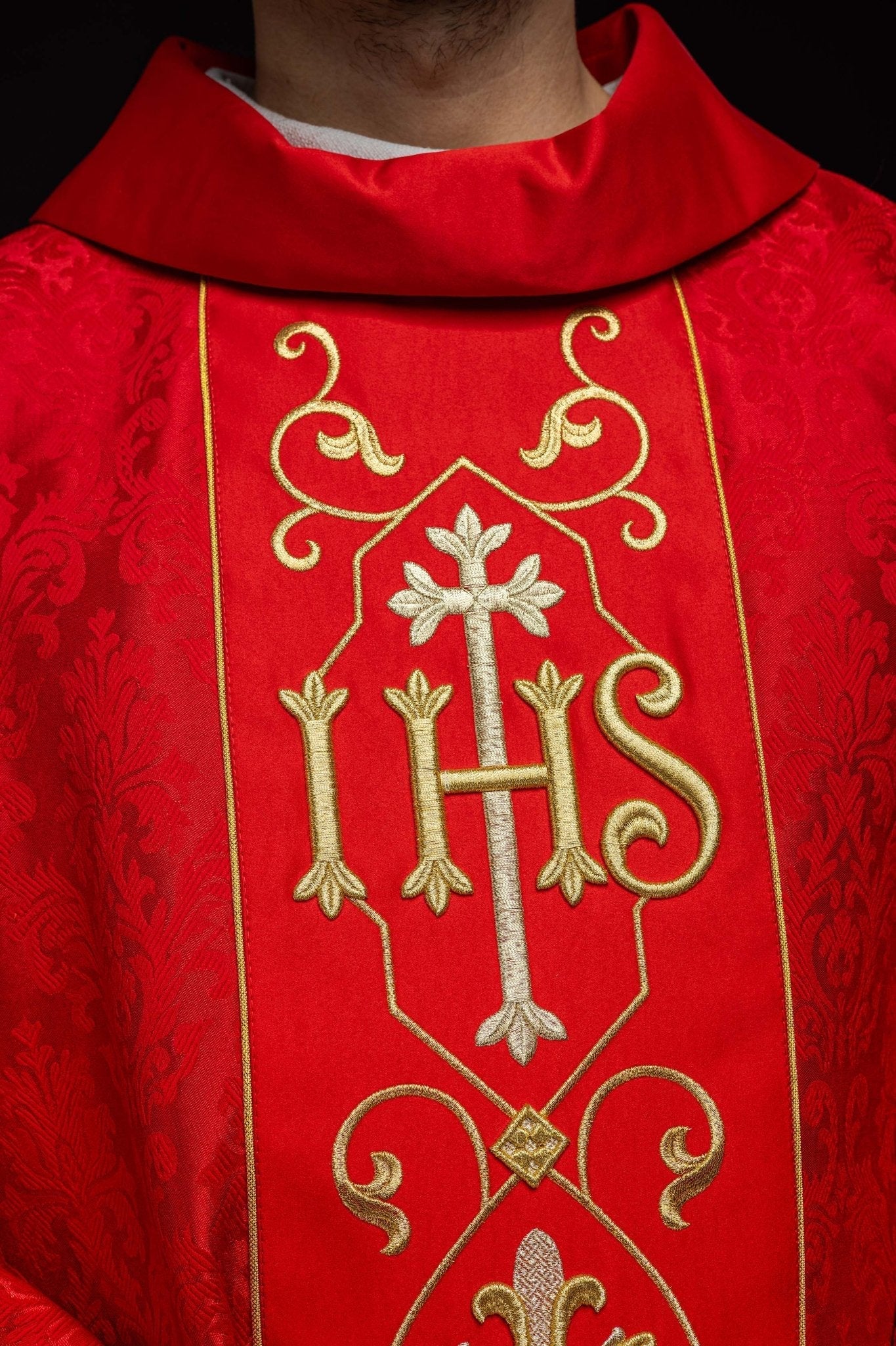 Richly embroidered red IHS chasuble KOR/268/02/67 - HAFTINAUSA.COM