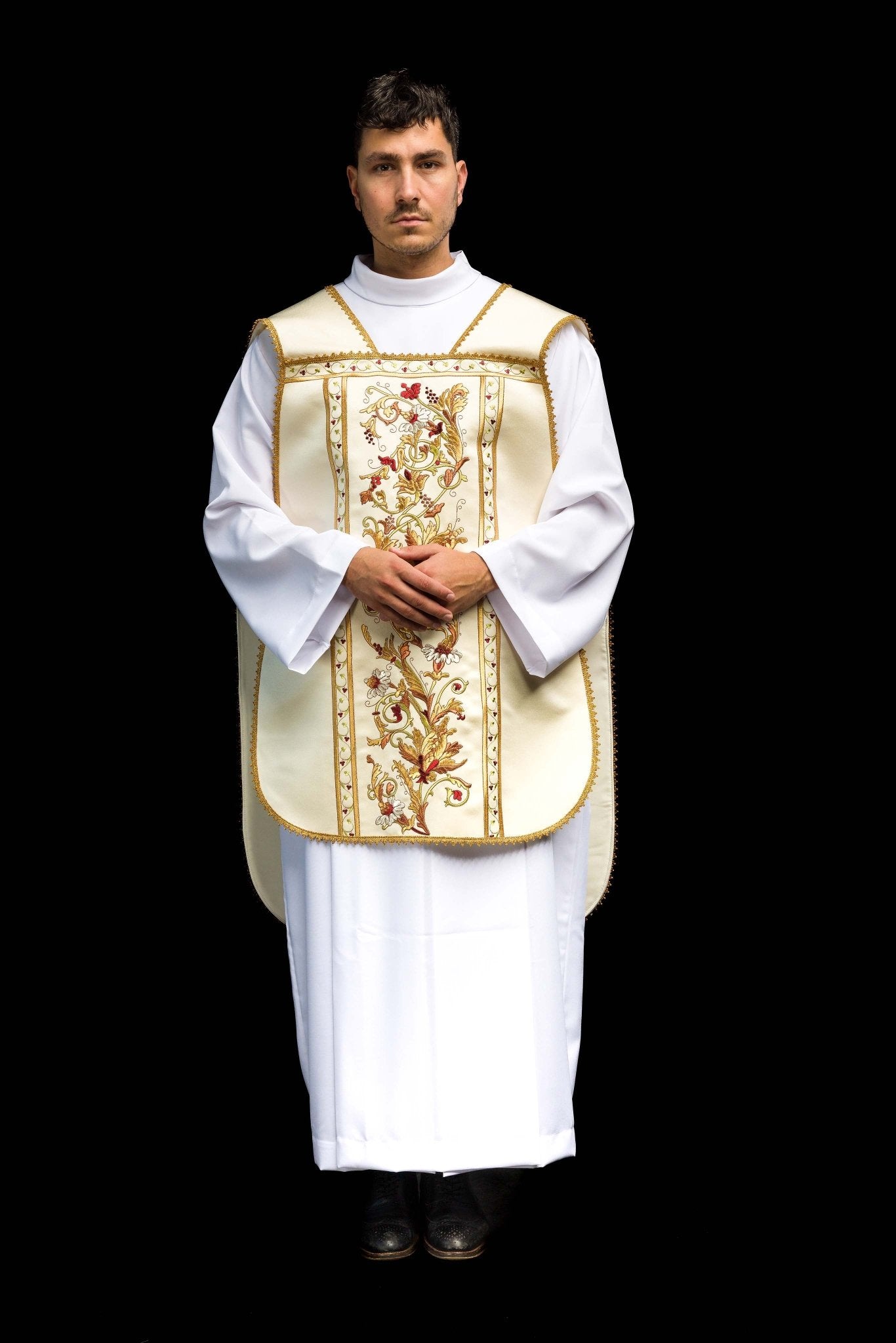 Roman Chasuble embroidered with the Sacred Heart of Jesus in ecru KOR/199/05/20 - CHASUBLES.COM