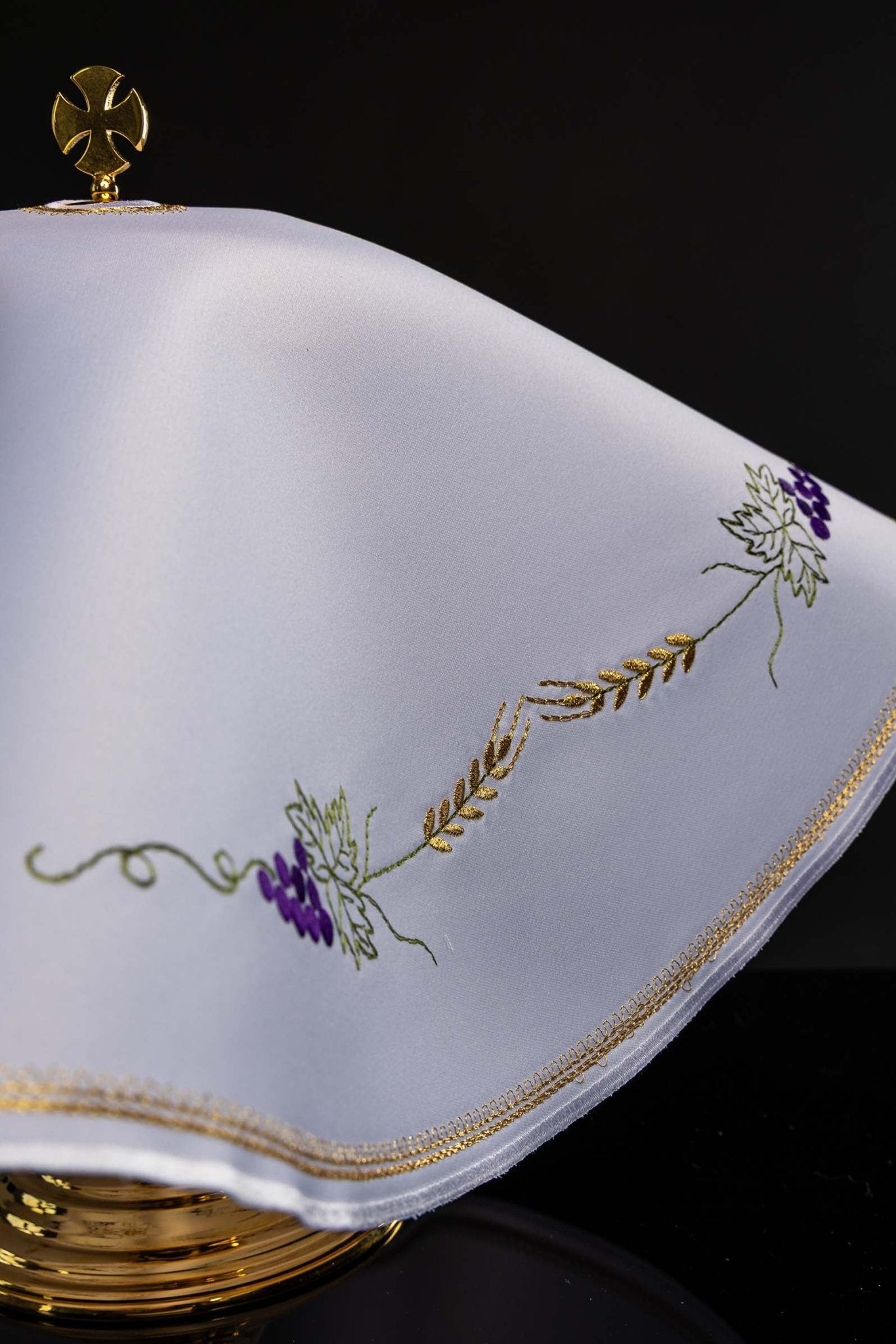 Round veil for the pyx with ornamented IHS embroidery KWE/019/O/04 53cm BIAŁY - CHASUBLES.COM