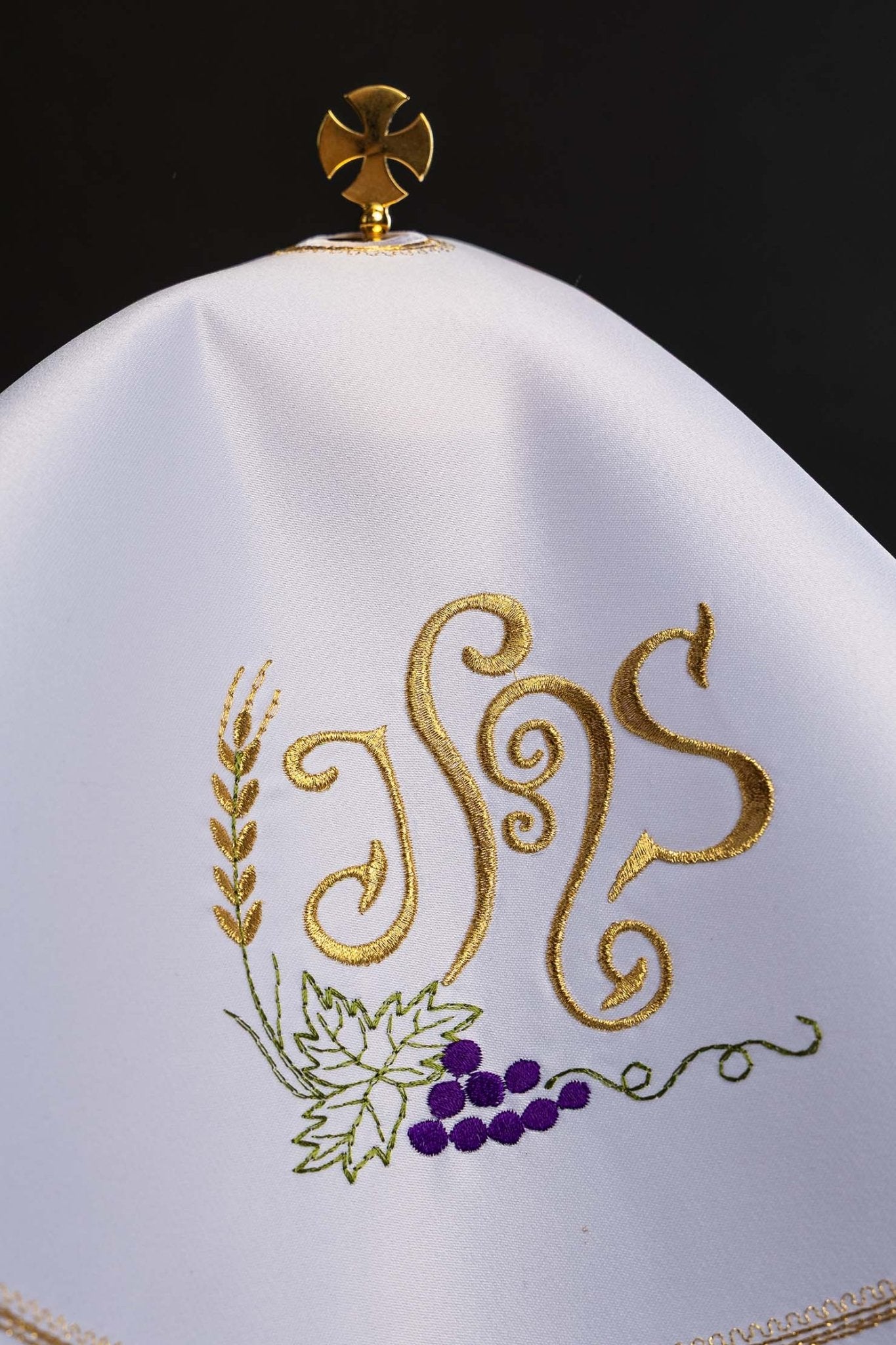Round veil for the pyx with ornamented IHS embroidery KWE/019/O/04 53cm BIAŁY - CHASUBLES.COM