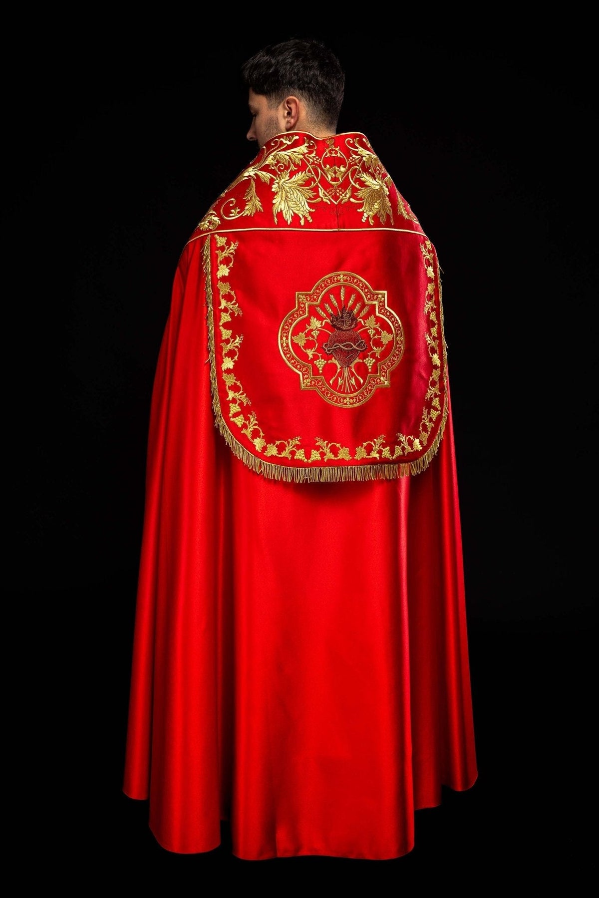 Satin Roman cape red with embroidered heart of Jesus