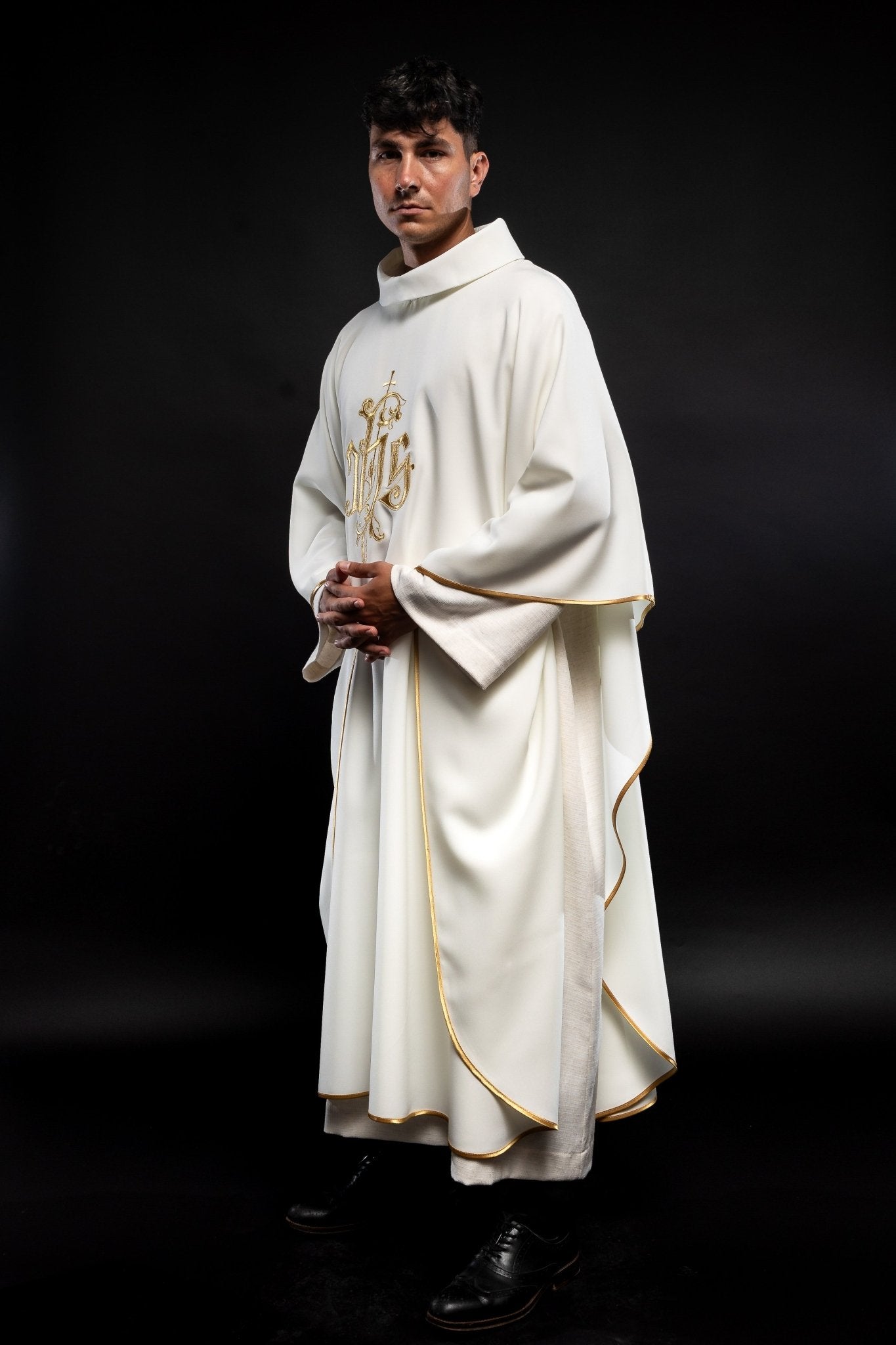 Simple ecru chasuble with gold JHS KOR/032/05/12 ECRU - HAFTINAUSA.COM