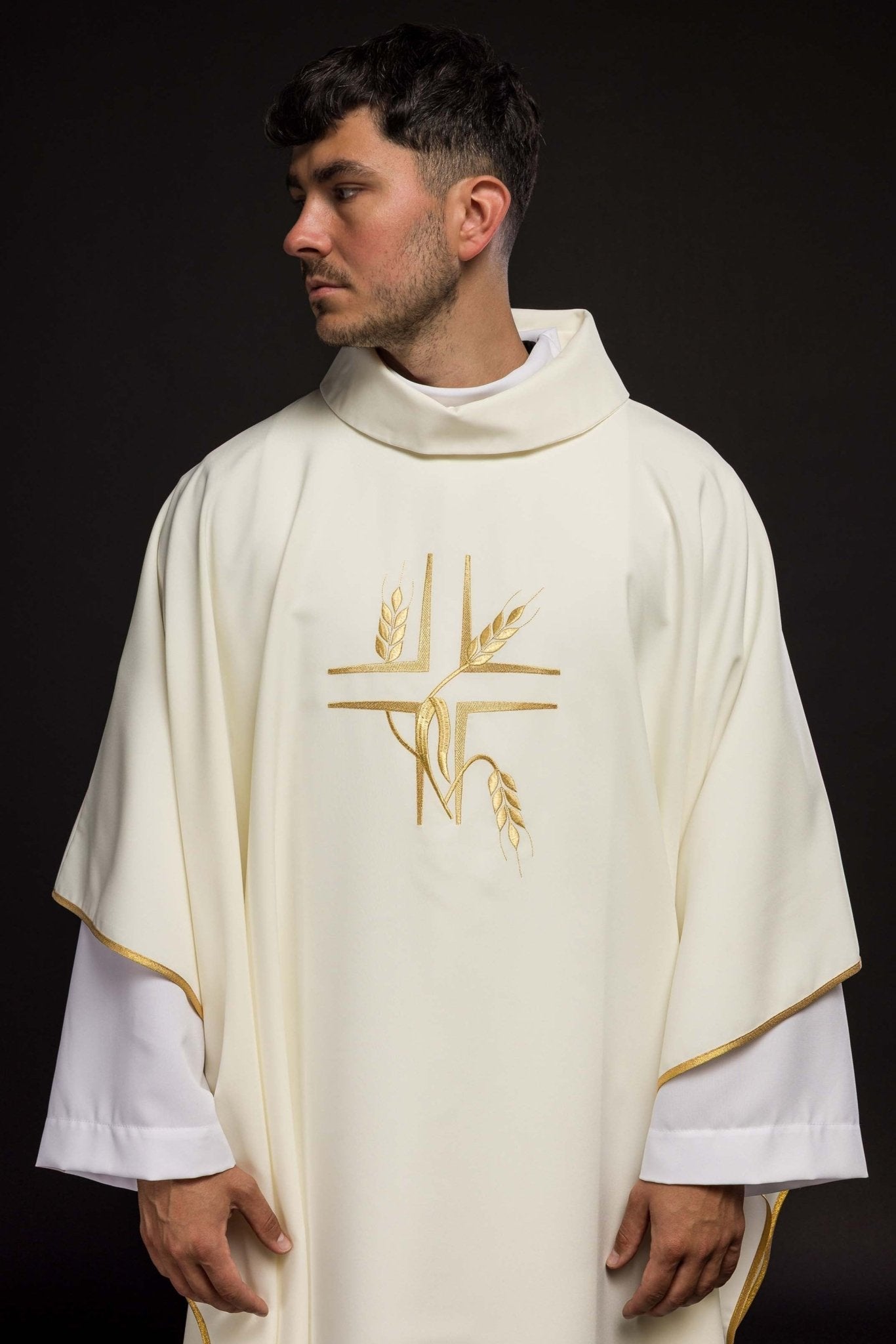 Simple ecru chasuble with golden embroidery KOR/016/05/12 ECRU - HAFTINAUSA.COM