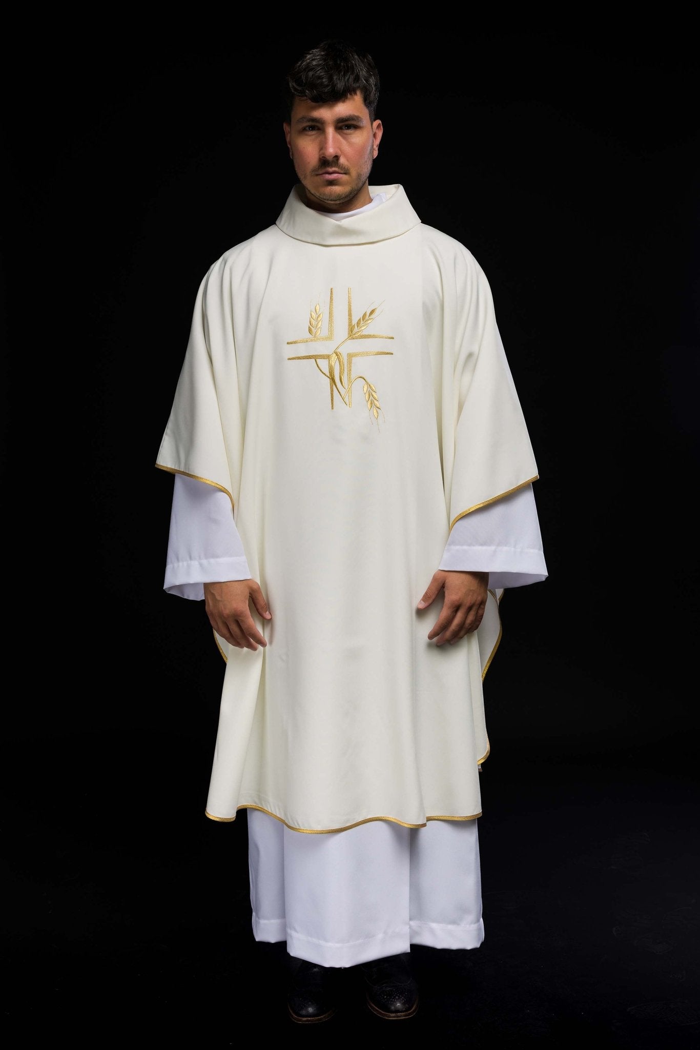 Simple ecru chasuble with golden embroidery KOR/016/05/12 ECRU - HAFTINAUSA.COM