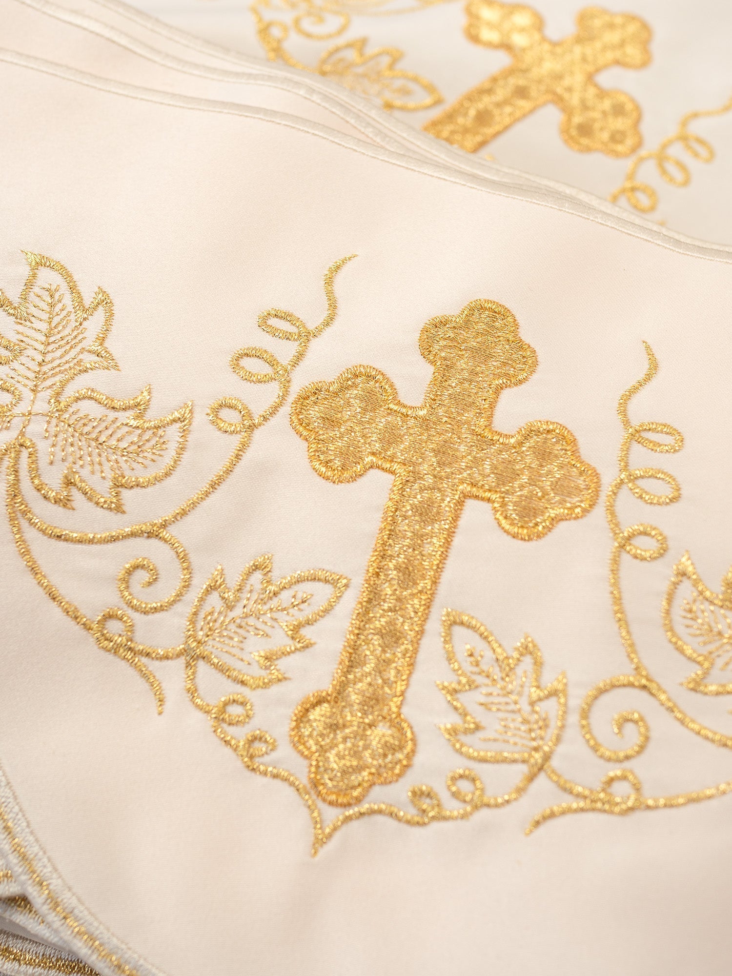 Superfrontal in ecru with Cross and Grapes embroidery KOM/020/05 15cm 3,5m - HAFTINAUSA.COM
