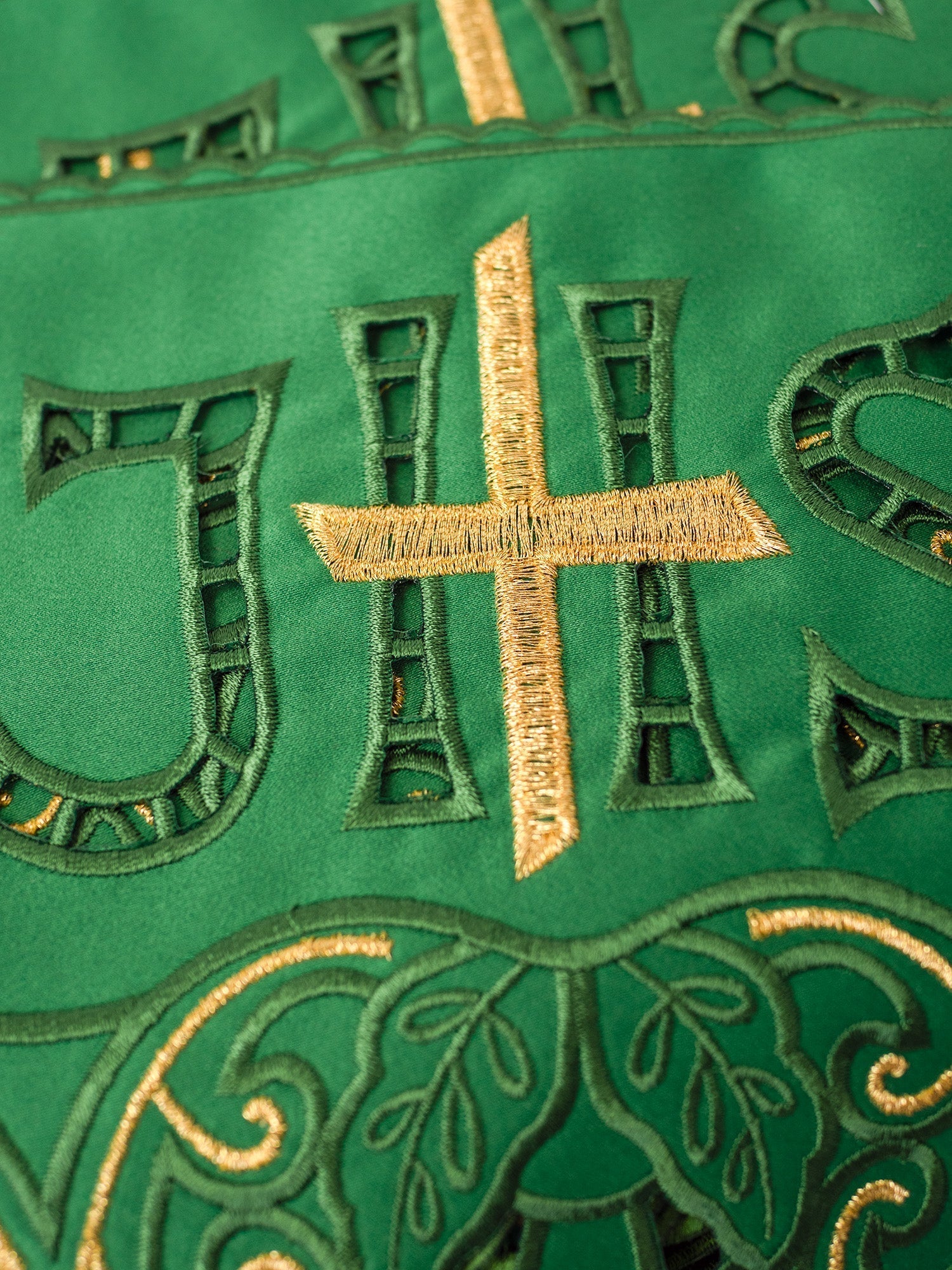 Trimmings with front embroidery IHS Cross Green KOM/058/01 19cm 3,5m - HAFTINAUSA.COM