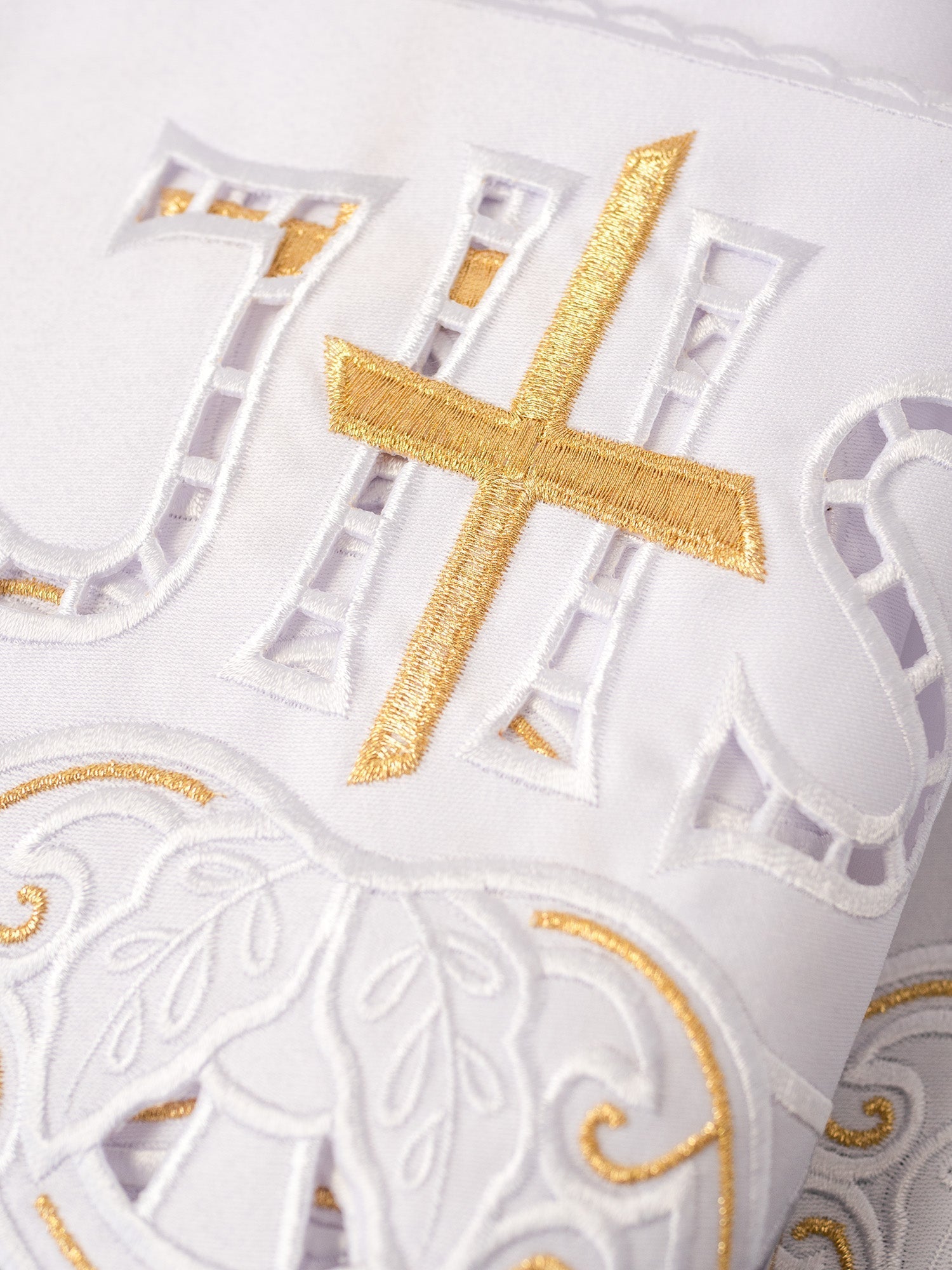 Trimmings with front embroidery IHS Cross White KOM/058/04 19cm 3,5m - HAFTINAUSA.COM