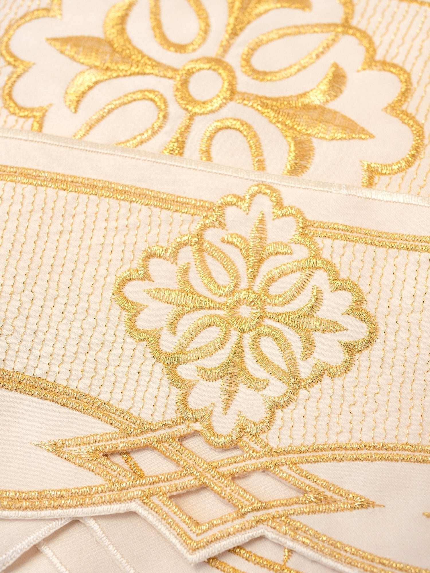 Trimmings with front embroidery Rosette in ecru KOM/030/05 9cm 3,5m - HAFTINAUSA.COM