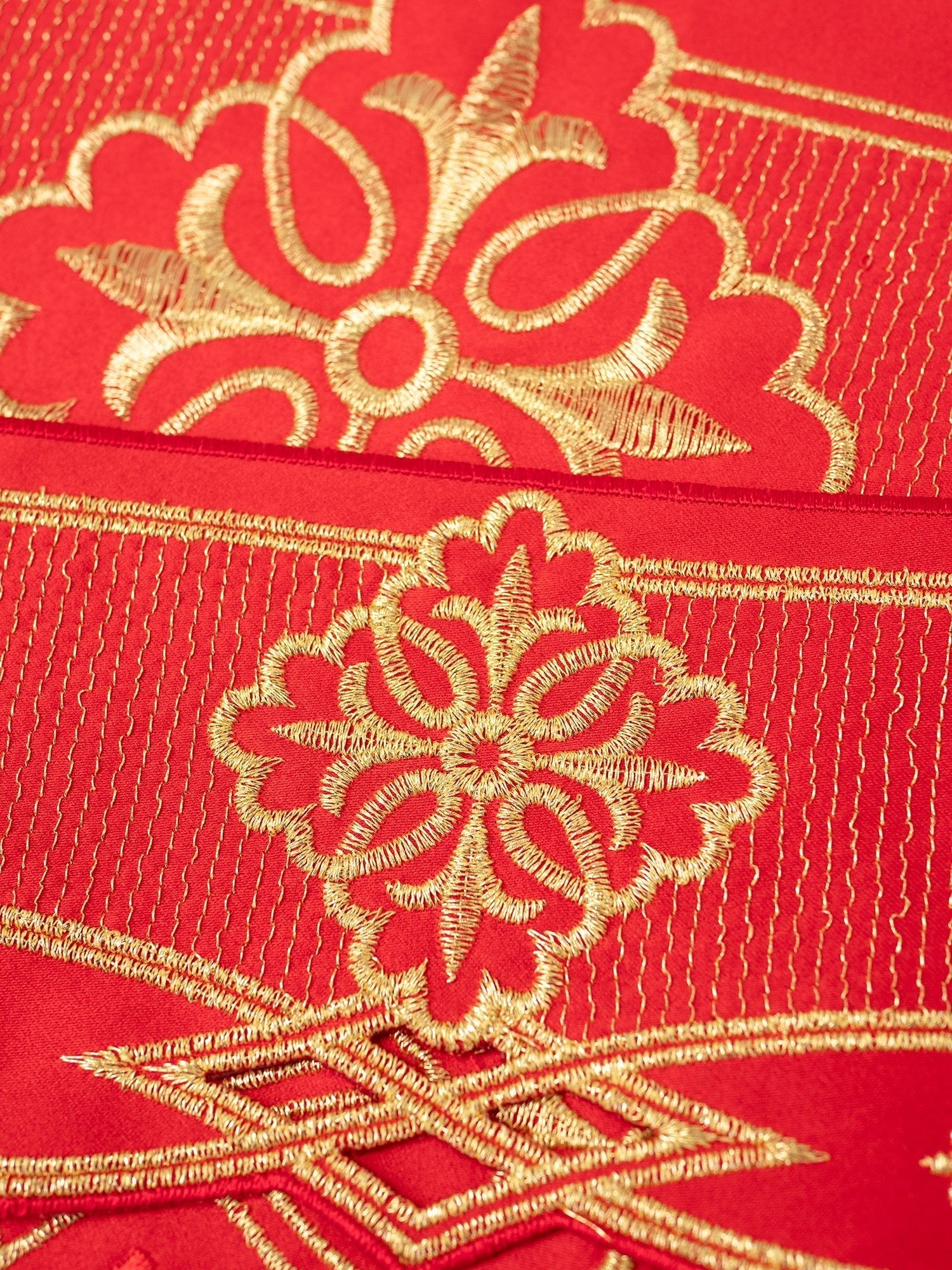 Trimmings with front embroidery Rosette in red KOM/030/02 9cm 3,5m - HAFTINAUSA.COM