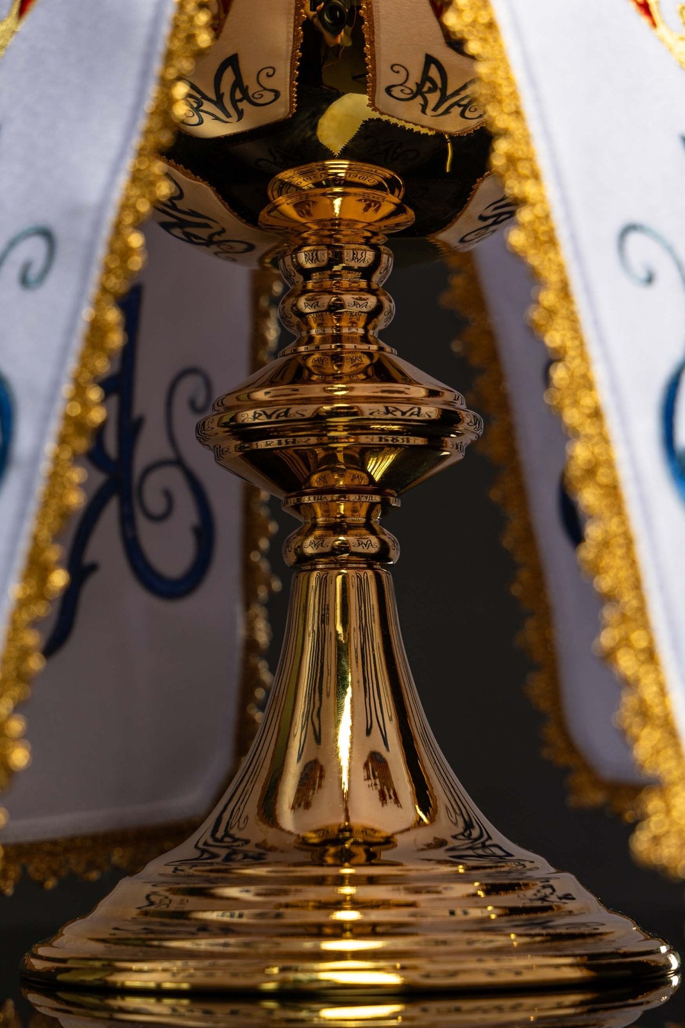 Veil for a can with a Marian motif KWE/003/K/04 29cm. BIAŁY - CHASUBLES.COM