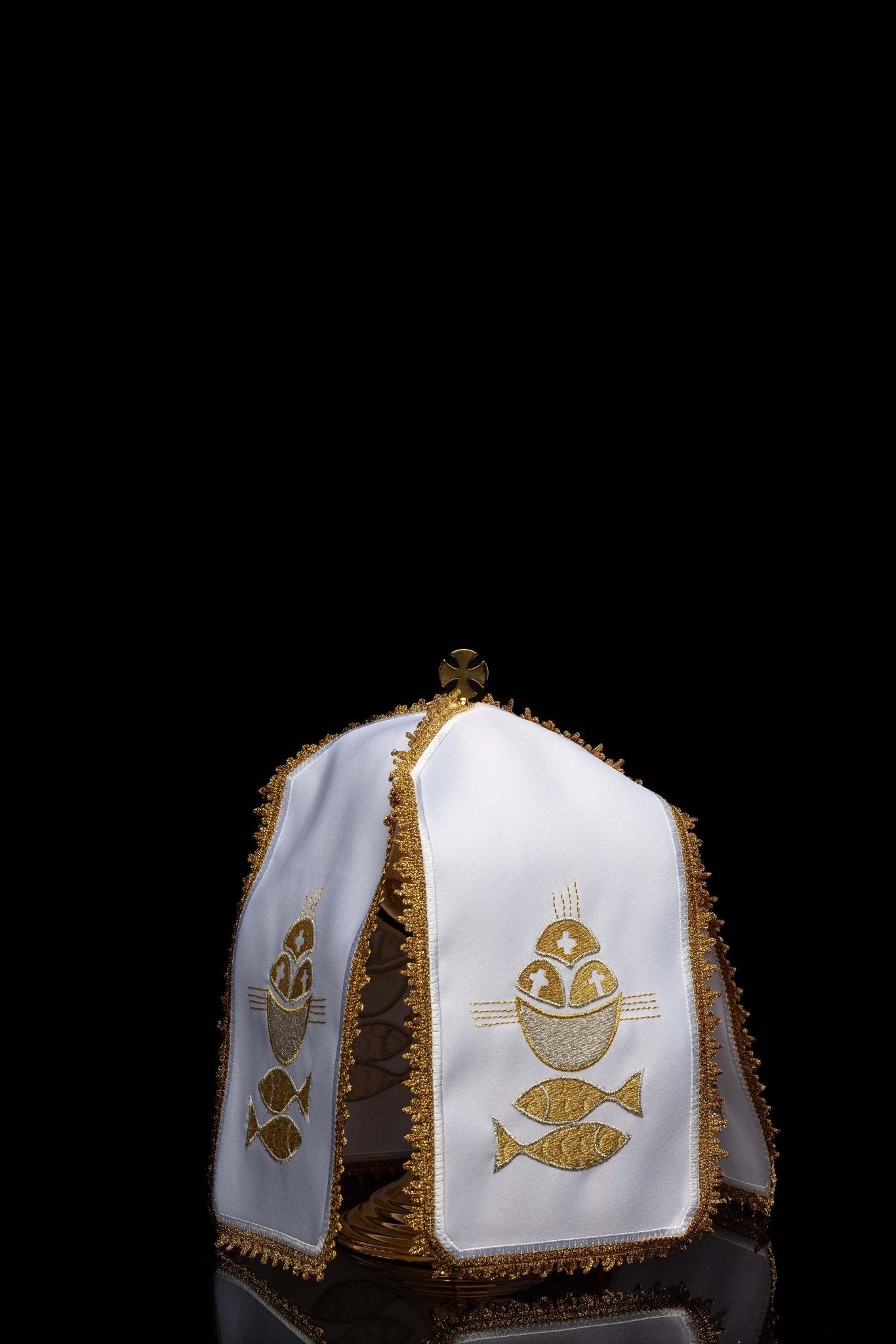 Veil for the pyx with fish embroidery KWE/018/K/04 29cm. BIAŁY - CHASUBLES.COM