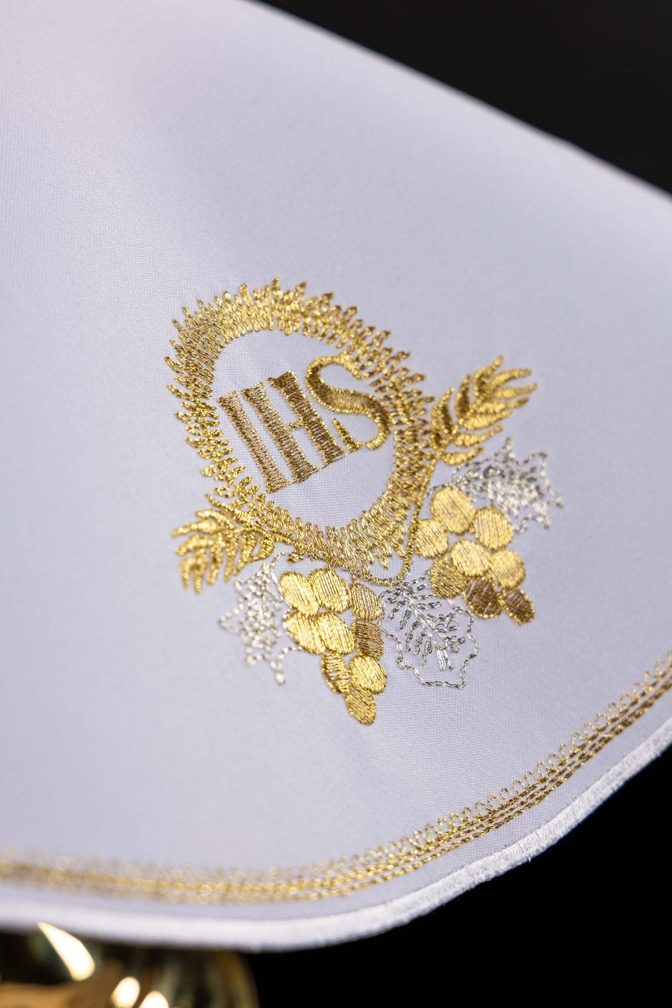 Veil for the pyx with IHS embellishment KWE/015/C/04 45cm BIAŁY - CHASUBLES.COM