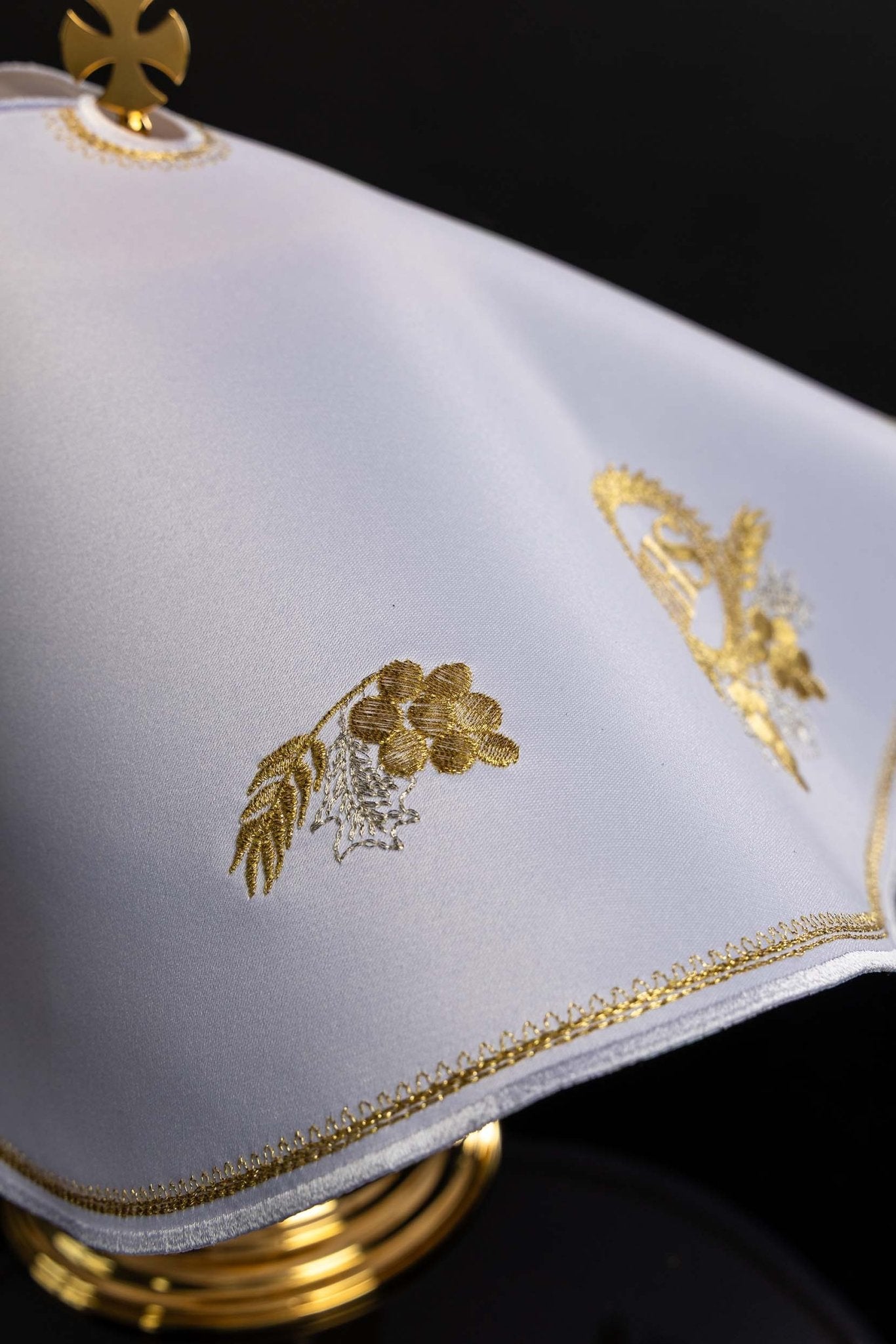 Veil for the pyx with IHS embellishment KWE/015/C/04 45cm BIAŁY - CHASUBLES.COM