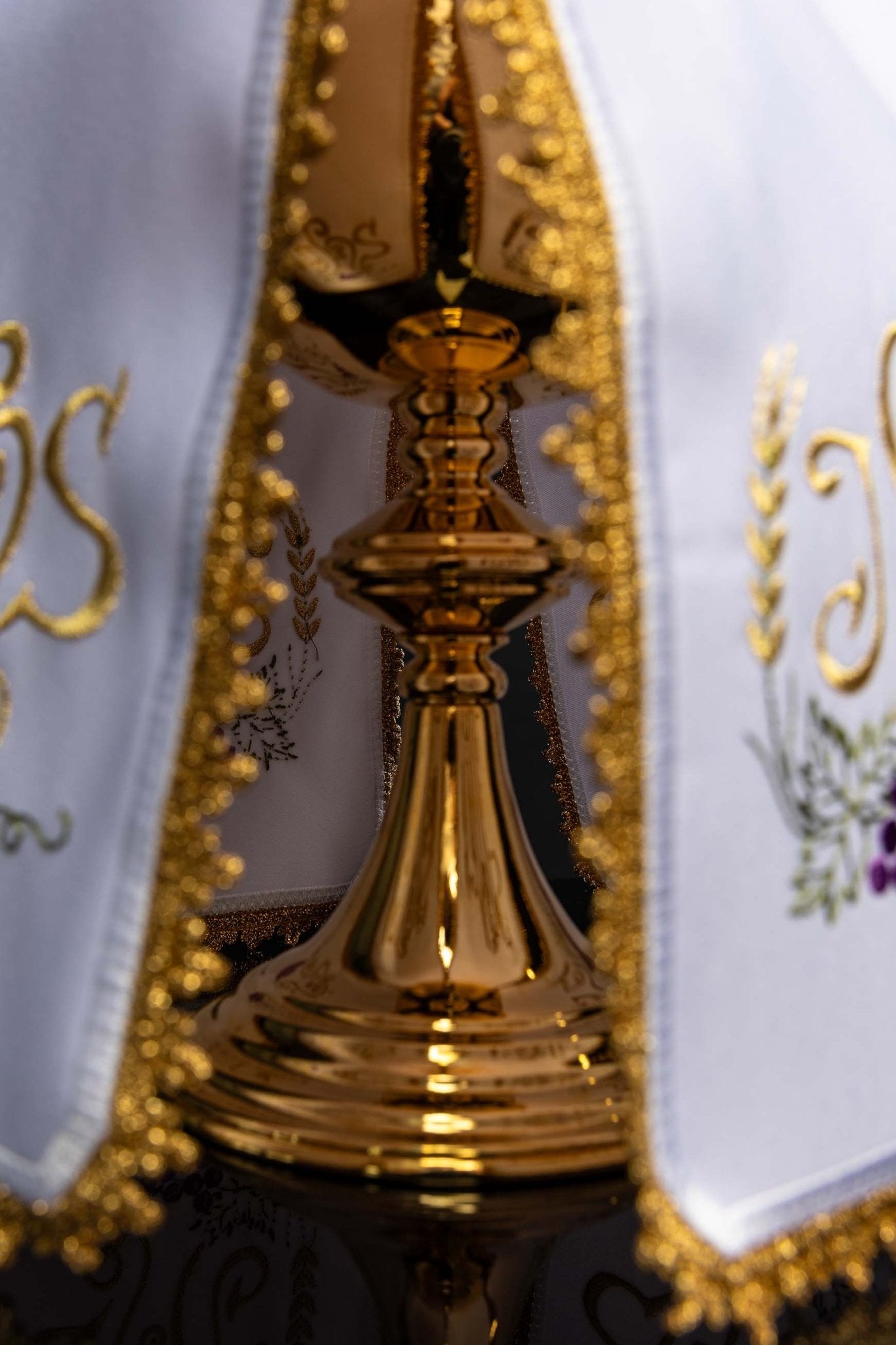 Veil for the pyx with IHS embroidery KWE/019/K/04 29cm. BIAŁY - CHASUBLES.COM