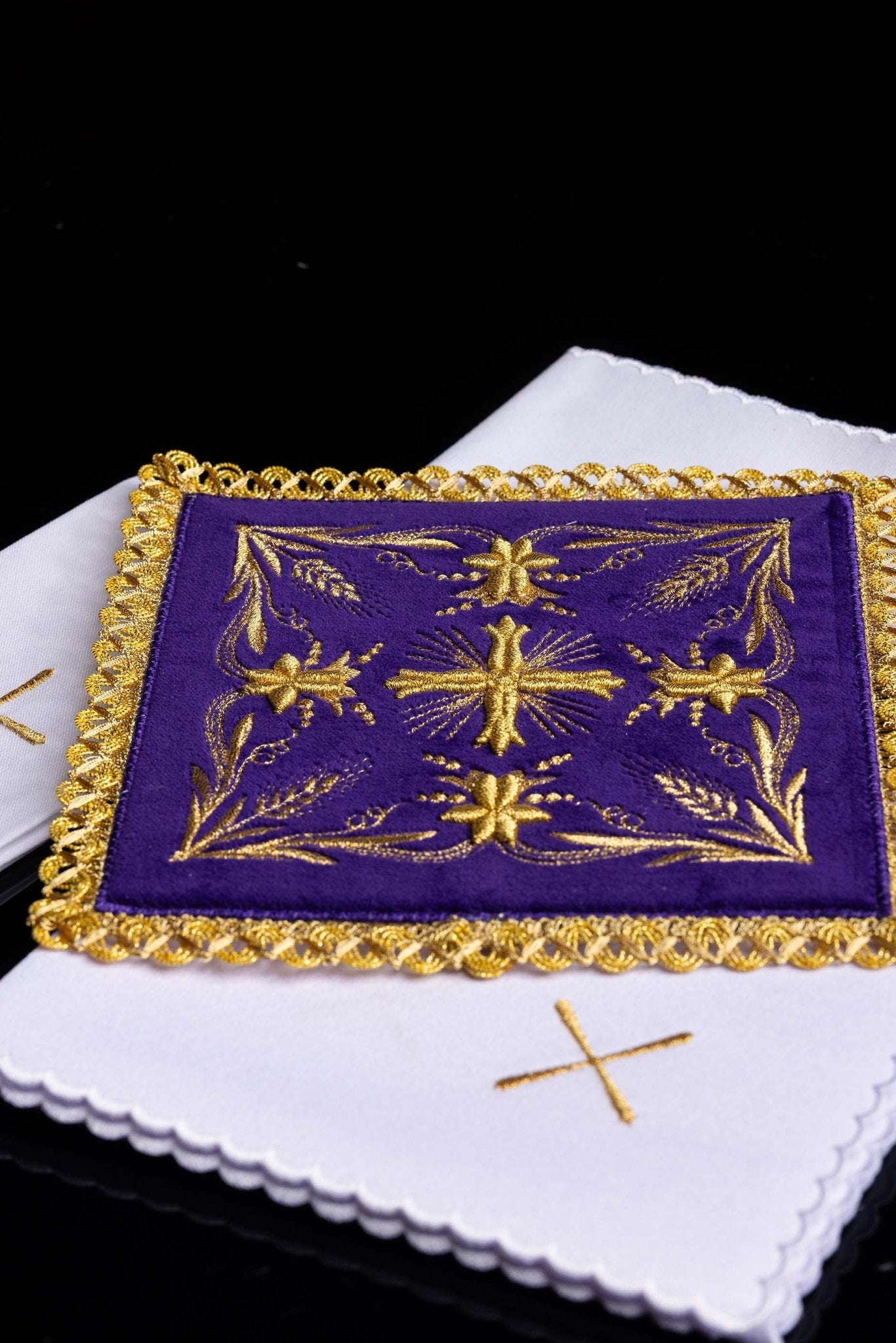 Velvet chalice linens set with gold cross embroidery KK/5001/C4 - CHASUBLES.COM