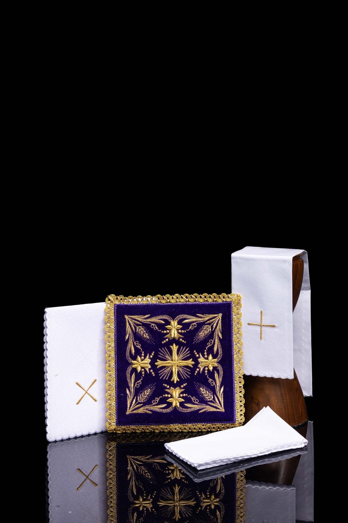 Velvet chalice linens set with gold cross embroidery KK/5001/C4 - CHASUBLES.COM