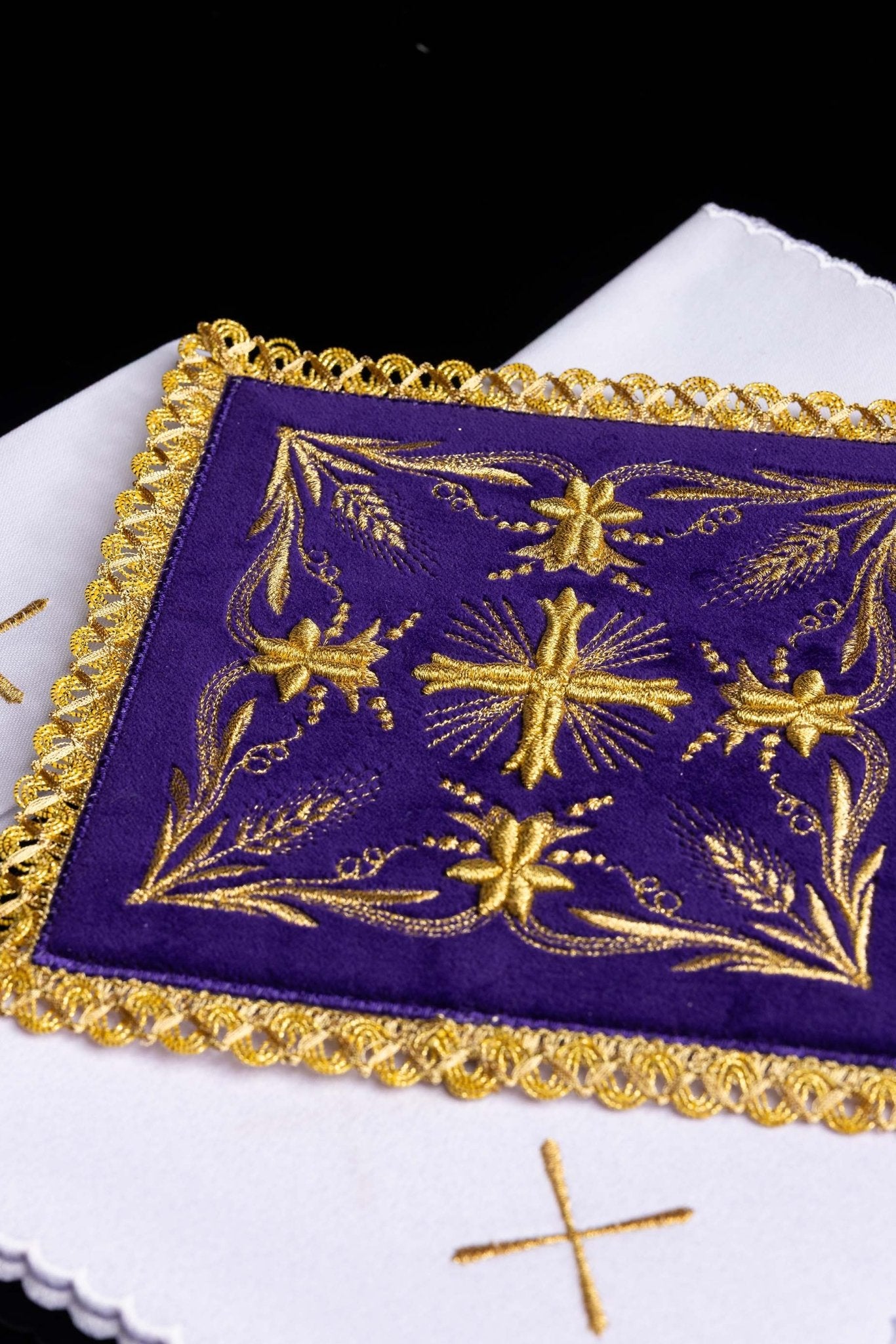Velvet chalice linens set with gold cross embroidery KK/5001/C4 - CHASUBLES.COM