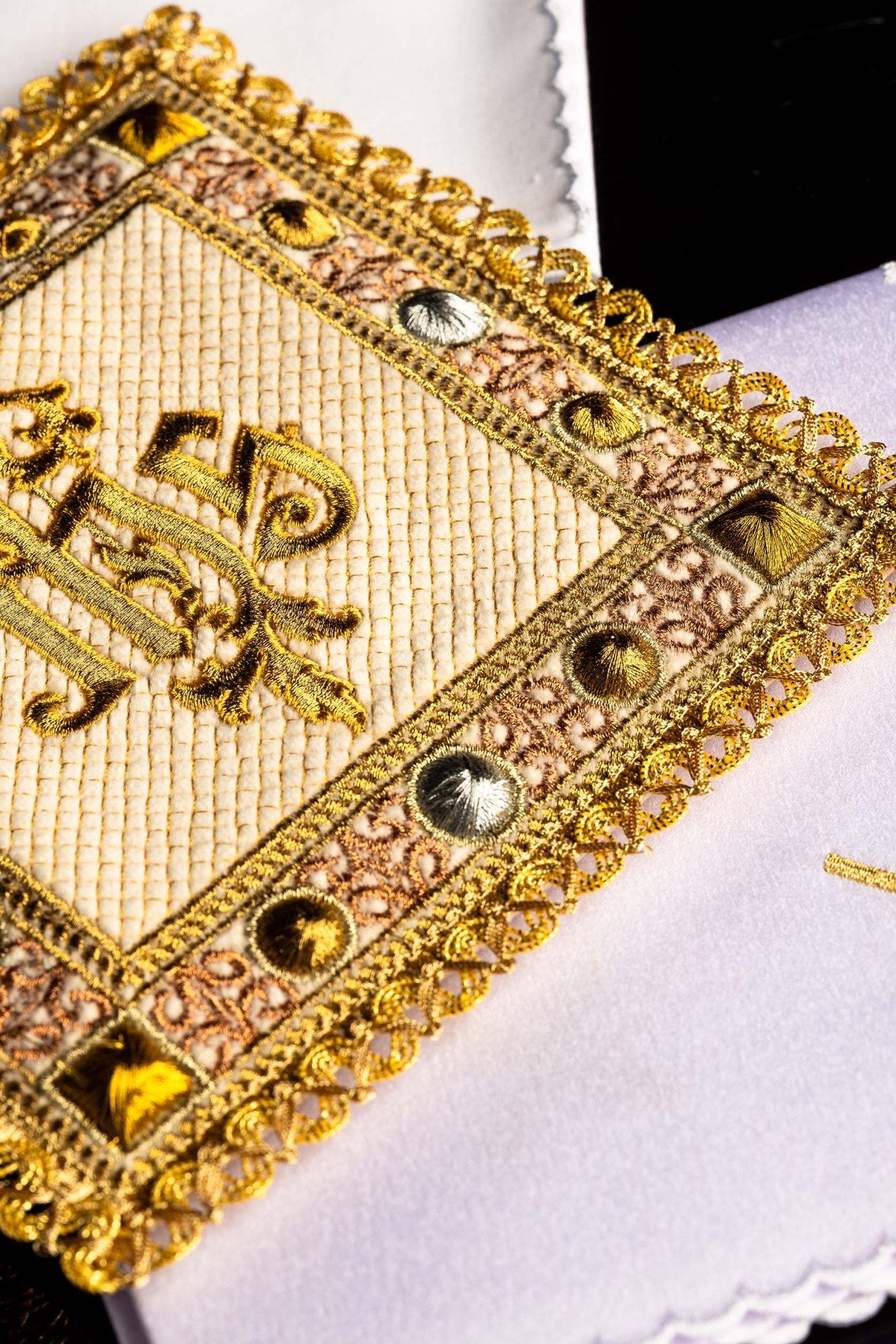 Velvet chalice set in ecru color with embroidered IHS symbol S-5567-C4 - CHASUBLES.COM
