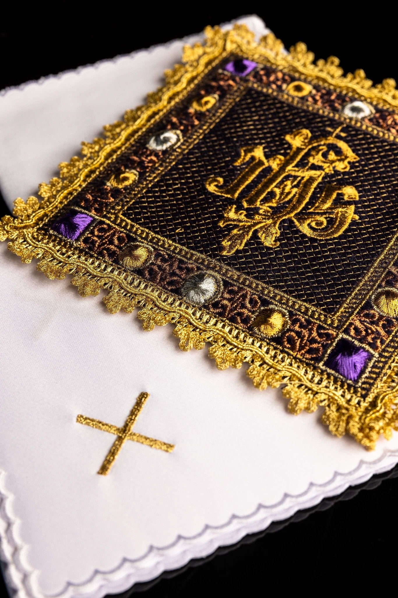 Velvet chalice set in purple color with embroidered IHS symbol S-5567-C3 - CHASUBLES.COM