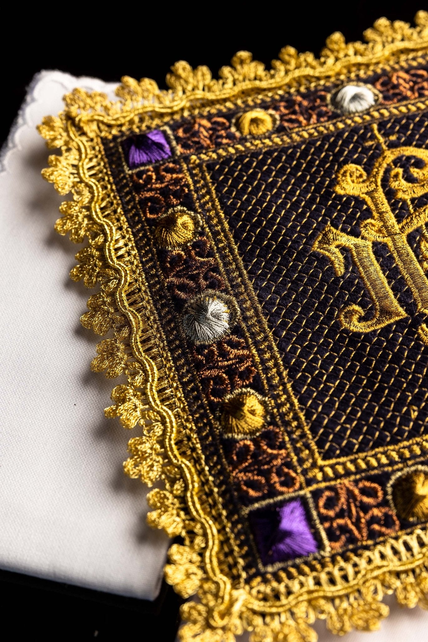 Velvet chalice set in purple color with embroidered IHS symbol S-5567-C3 - CHASUBLES.COM
