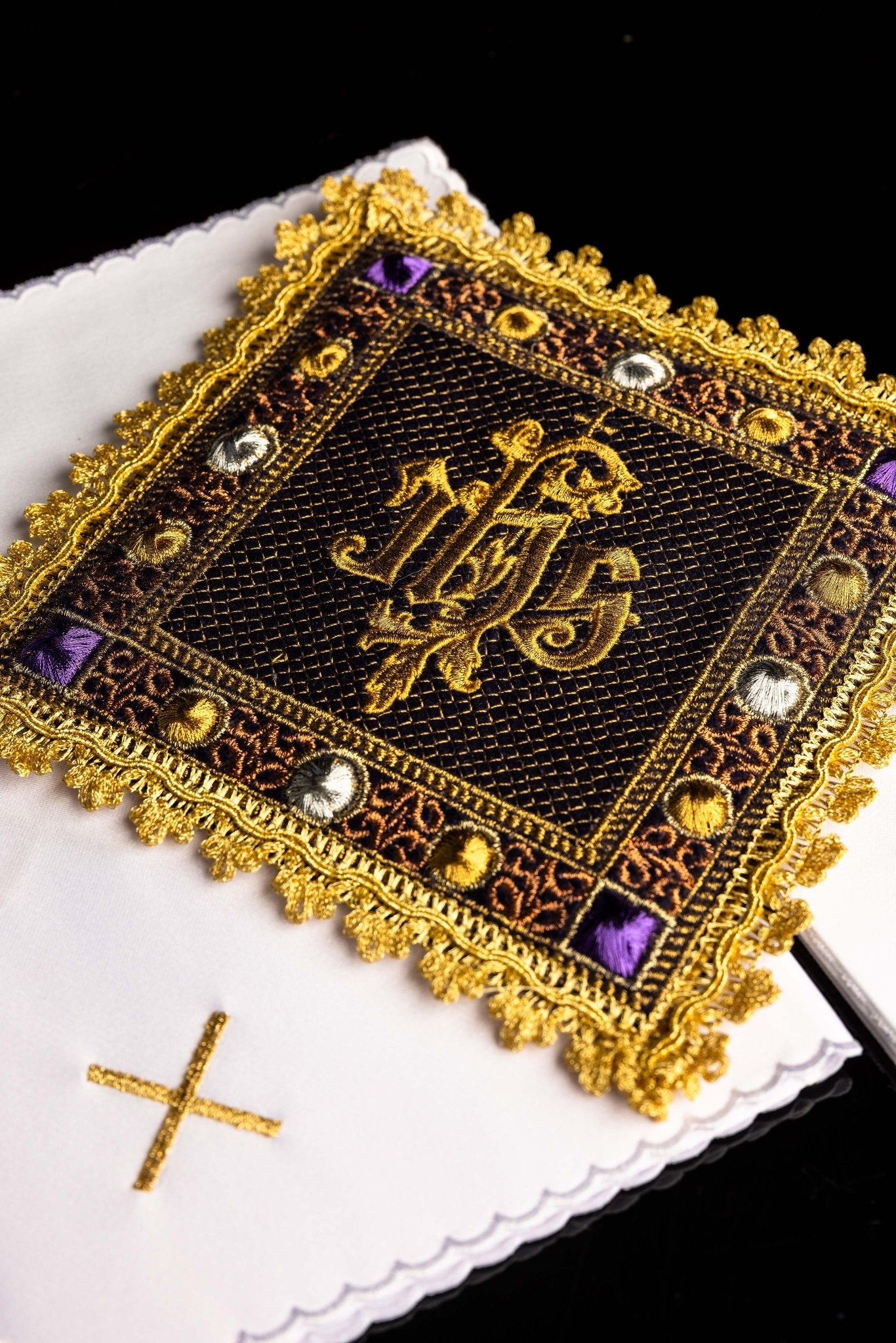 Velvet chalice set in purple color with embroidered IHS symbol S-5567-C3 - CHASUBLES.COM