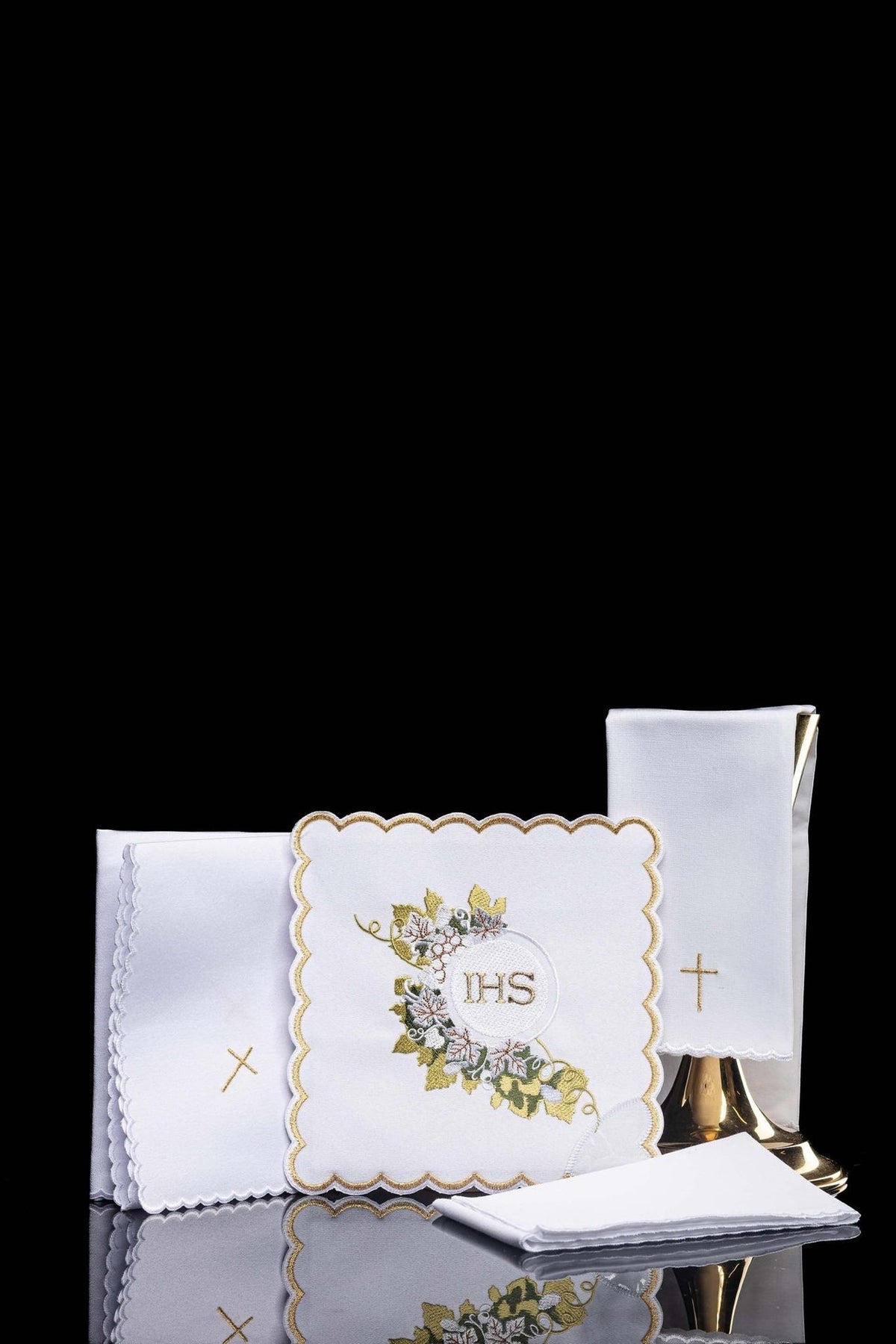 White Chalice Linen Set Embroidered with the IHS Motif KDT/5033/04 - CHASUBLES.COM