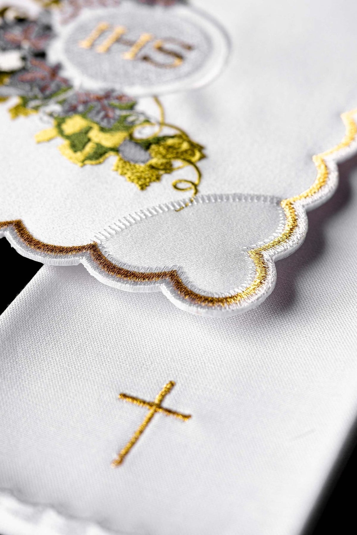 White Chalice Linen Set Embroidered with the IHS Motif KDT/5033/04 - CHASUBLES.COM
