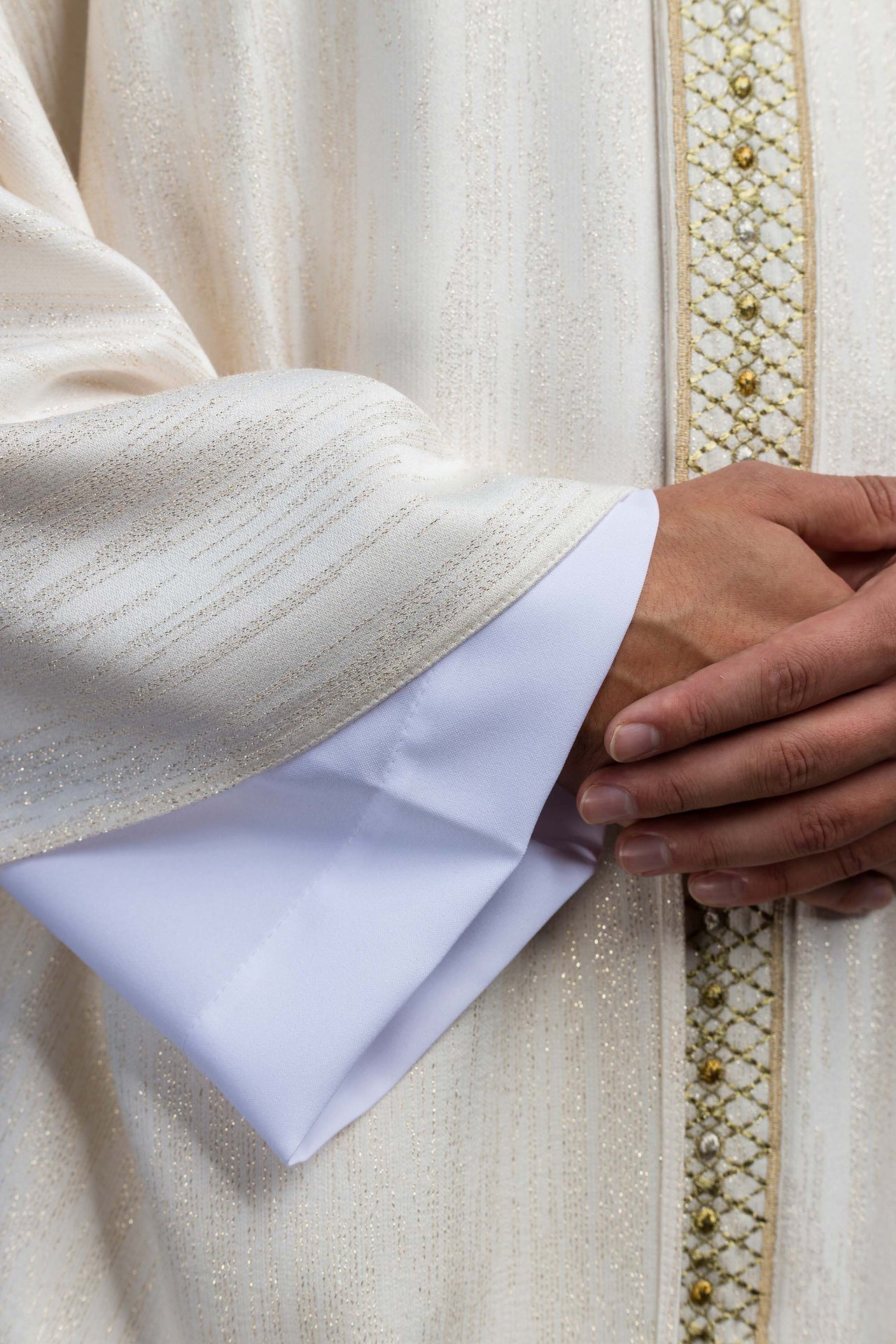 White Chasuble with Embroidered Band and Collar LE/7033/05 - CHASUBLES.COM