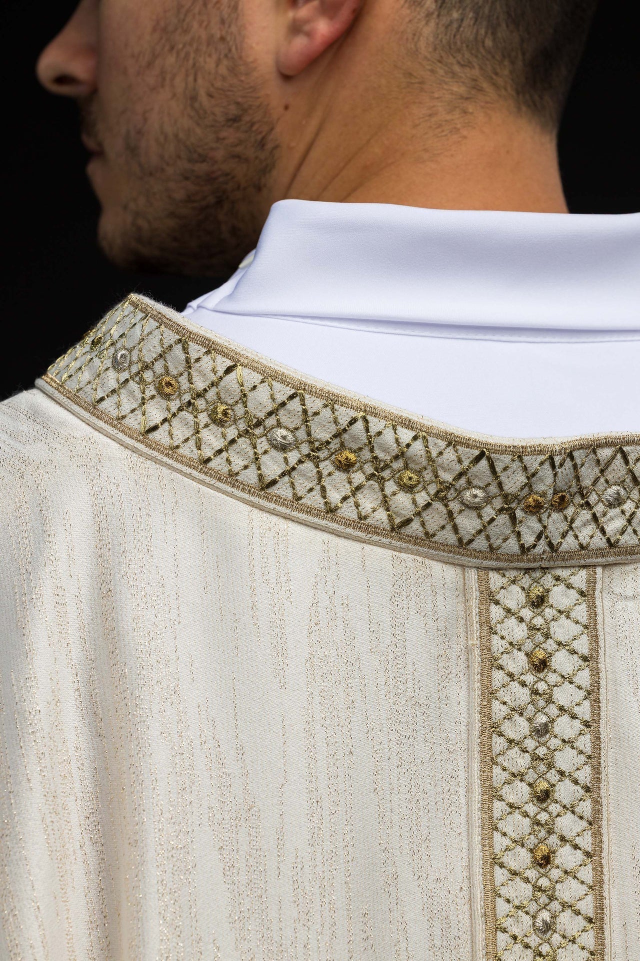 White Chasuble with Embroidered Band and Collar LE/7033/05 - CHASUBLES.COM