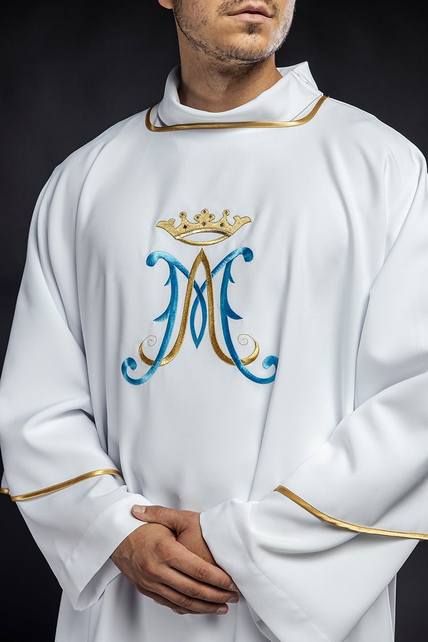 White dalmatic chasuble with Marian embroidery KDL/090/04/12/D - HAFTINAUSA.COM