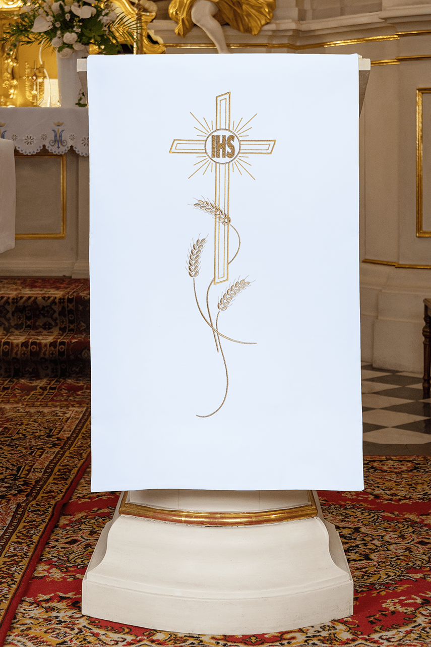 White lectern cover embroidered with a Cross and IHS motif KMO/002/04/01 BIAŁY 55*250 - HAFTINAUSA.COM