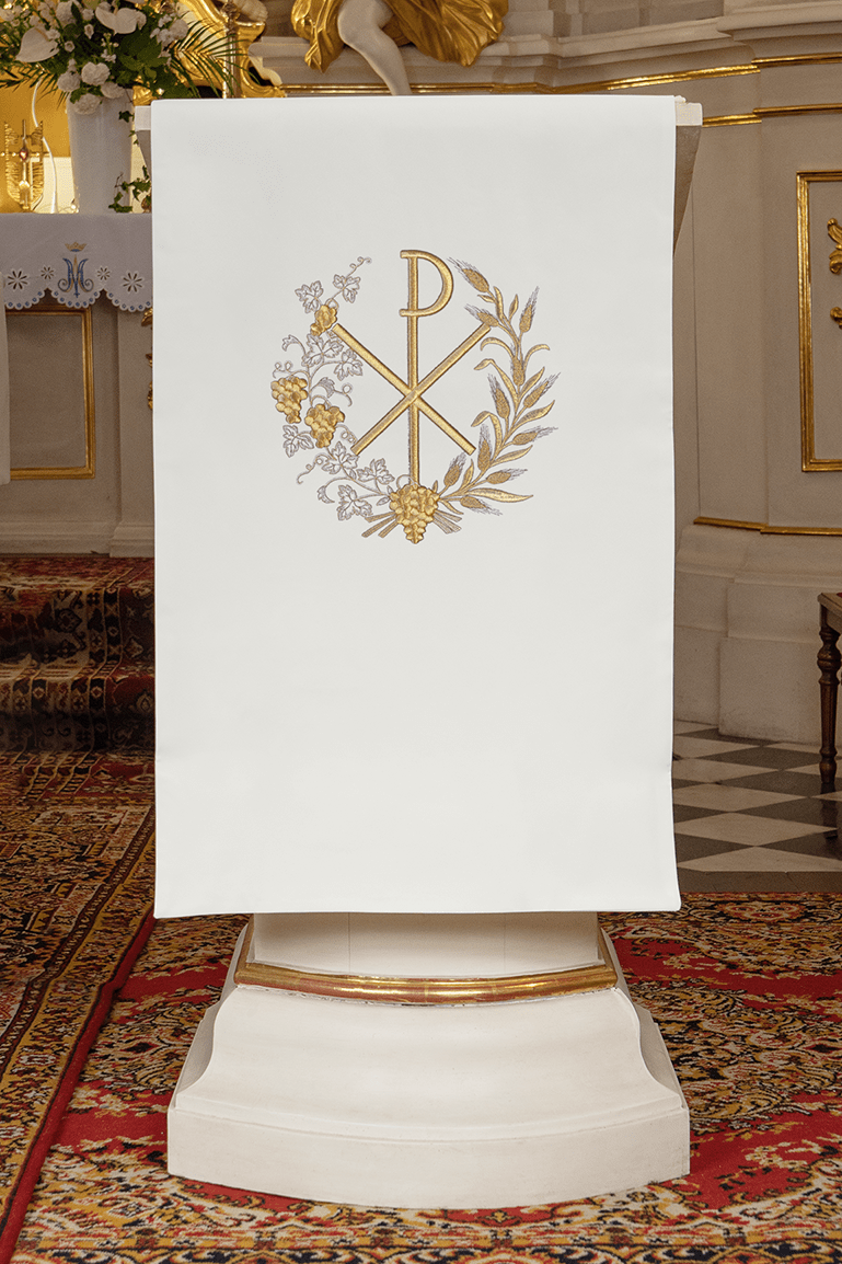 White lectern cover embroidered with a PAX motif in ecru KMO/012/05/01 ECRU 55*250 - HAFTINAUSA.COM