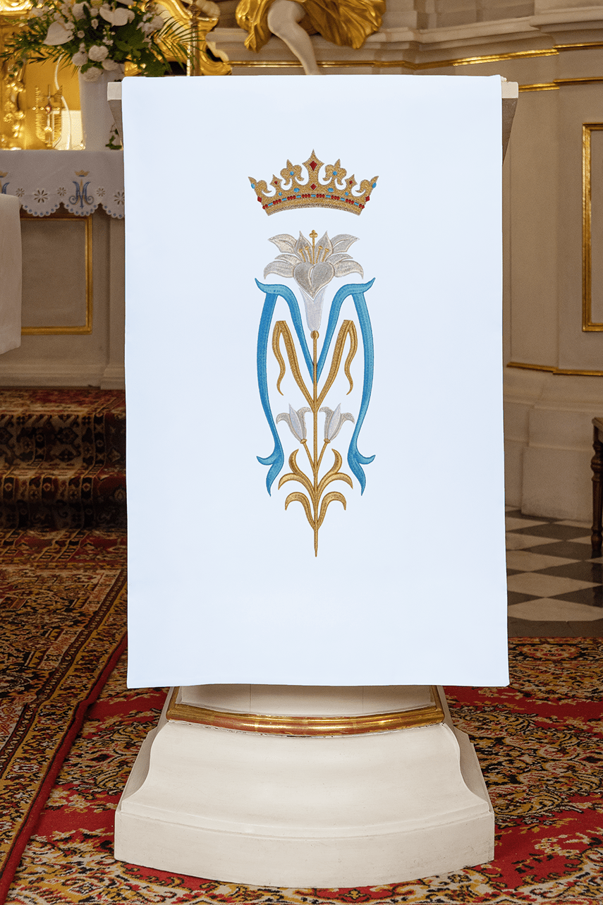 White lectern cover embroidered with a white Marian motif KMO/022/04/01 BIAŁY 55*250 - HAFTINAUSA.COM
