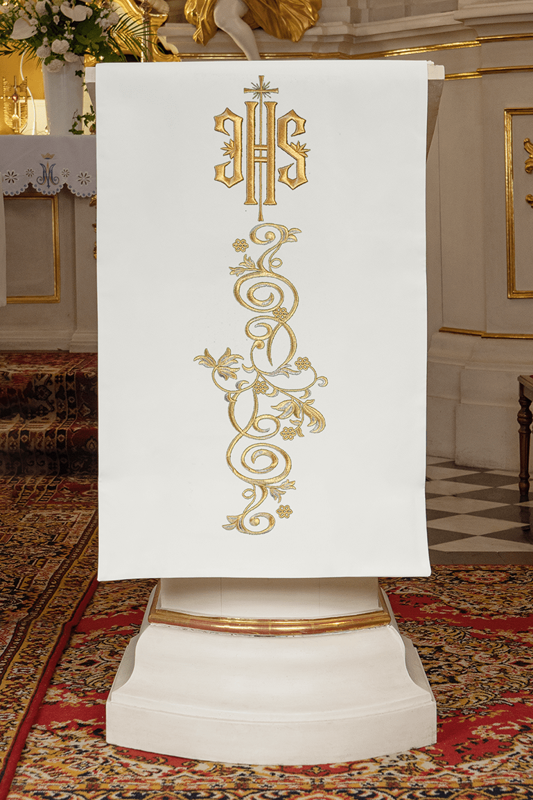 White lectern cover embroidered with IHS motif in ecru KMO/018/05/01 ECRU 55*250 - HAFTINAUSA.COM
