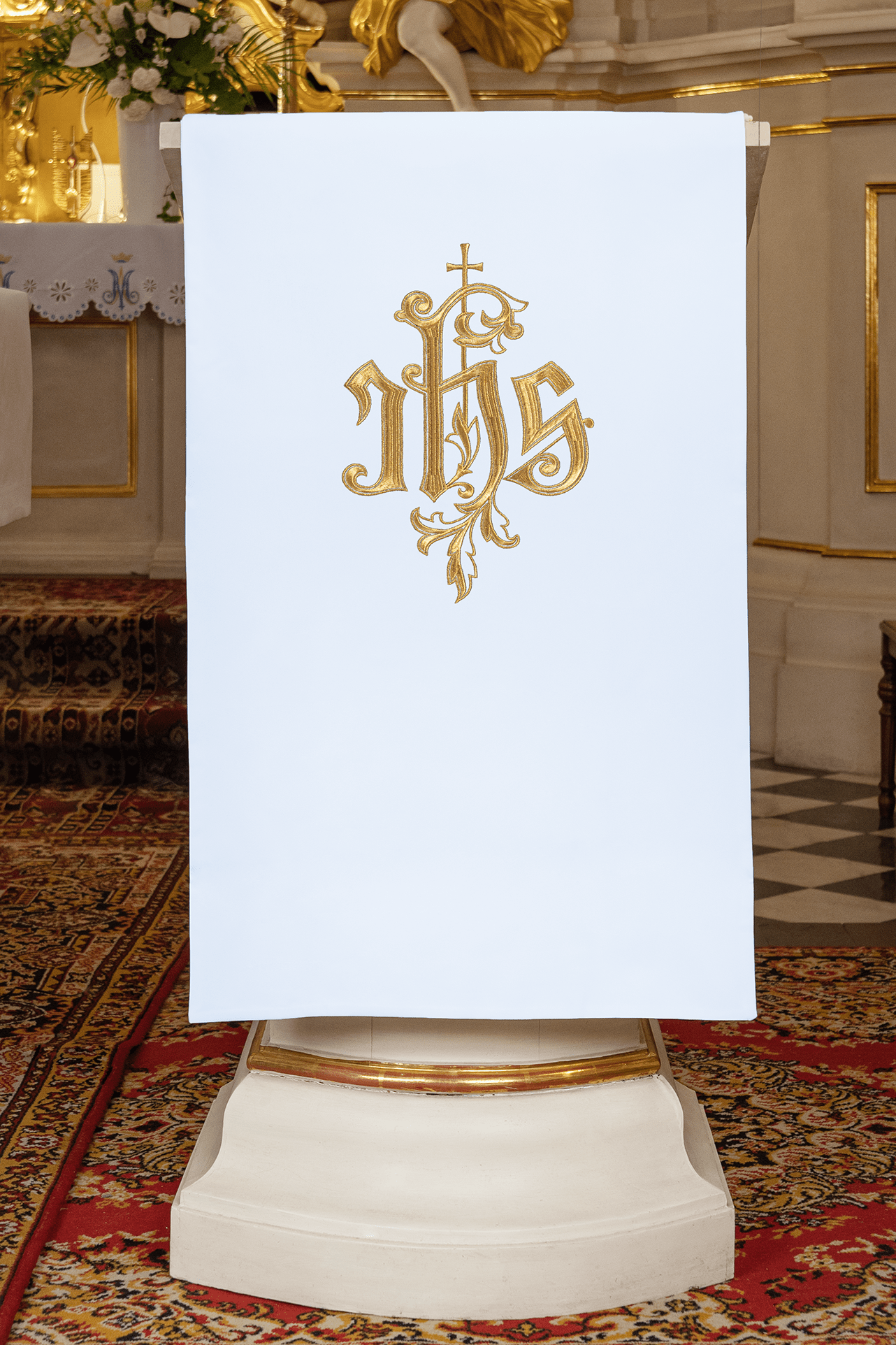 White lectern cover embroidered with IHS symbol KMO/013/04/01 BIAŁY 55*250 - HAFTINAUSA.COM